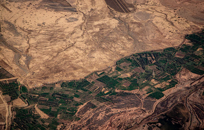 Périmètre irrigué en bordure de zone aride — agriculture au Maroc