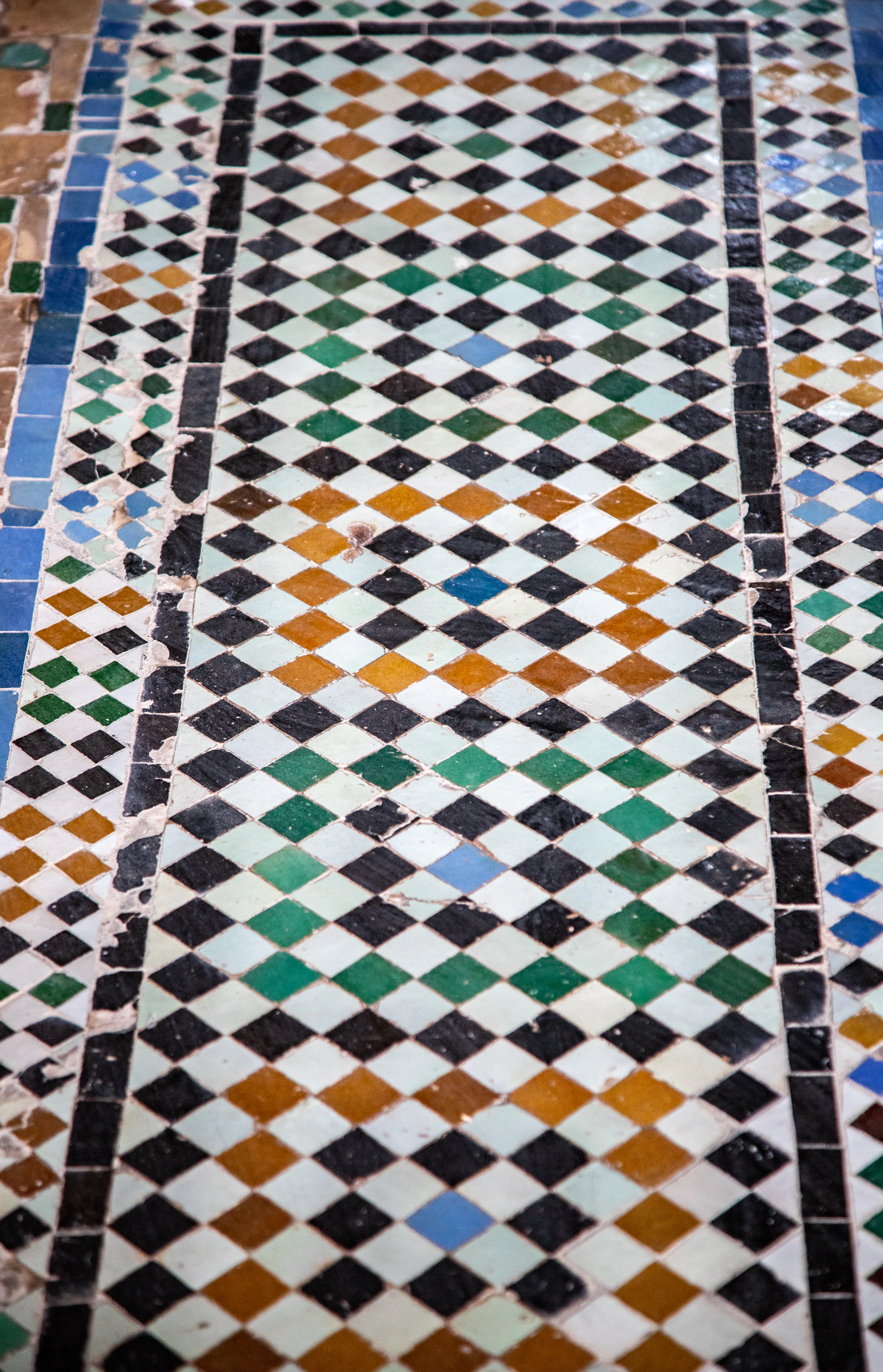 Diamond pattern tiles