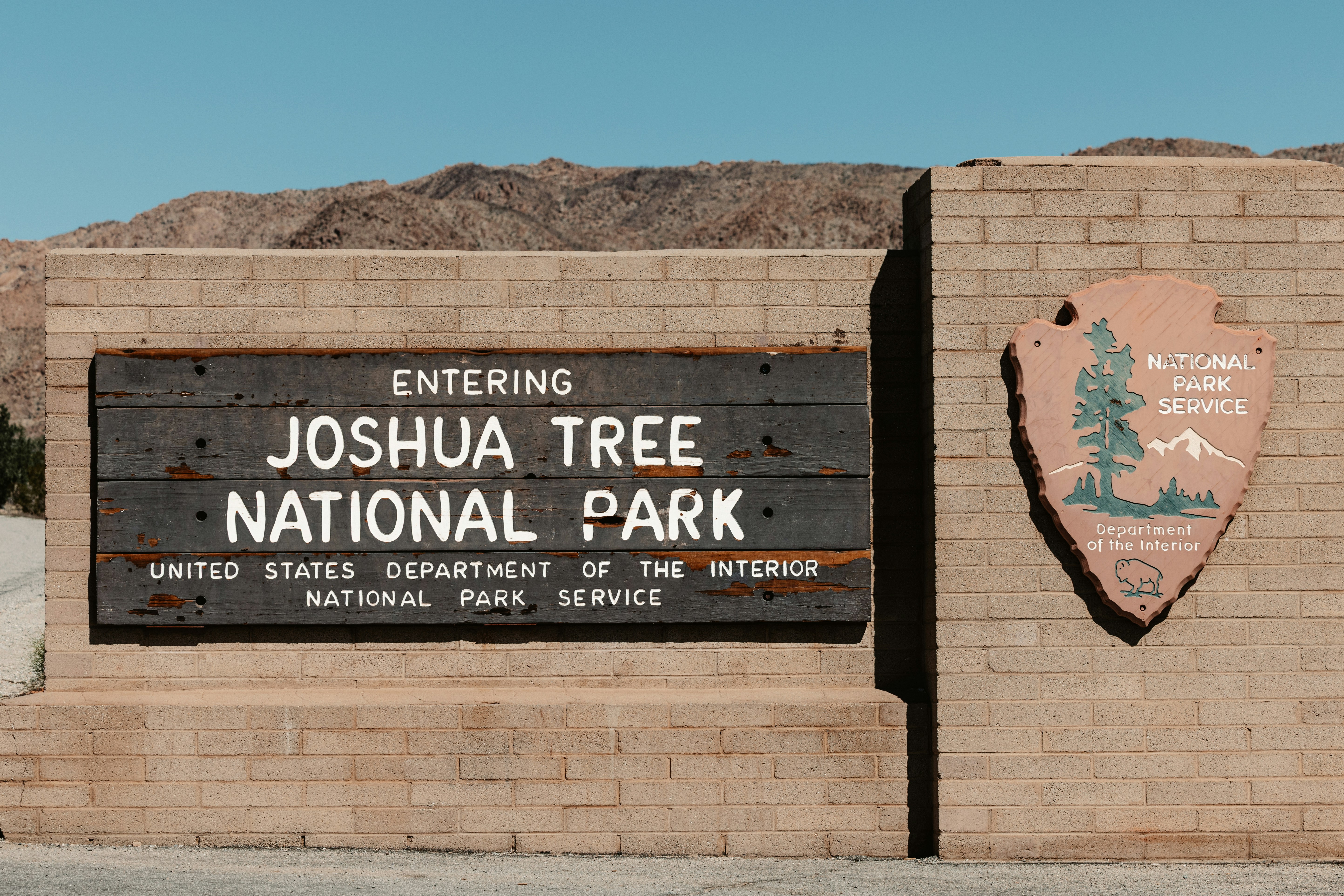 Entering joshua tree national park sign