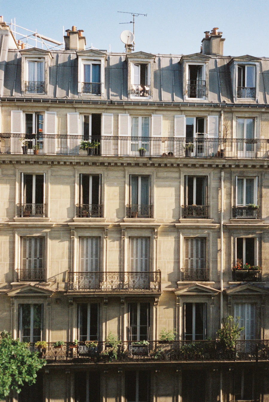 Façade d'immeuble parisien