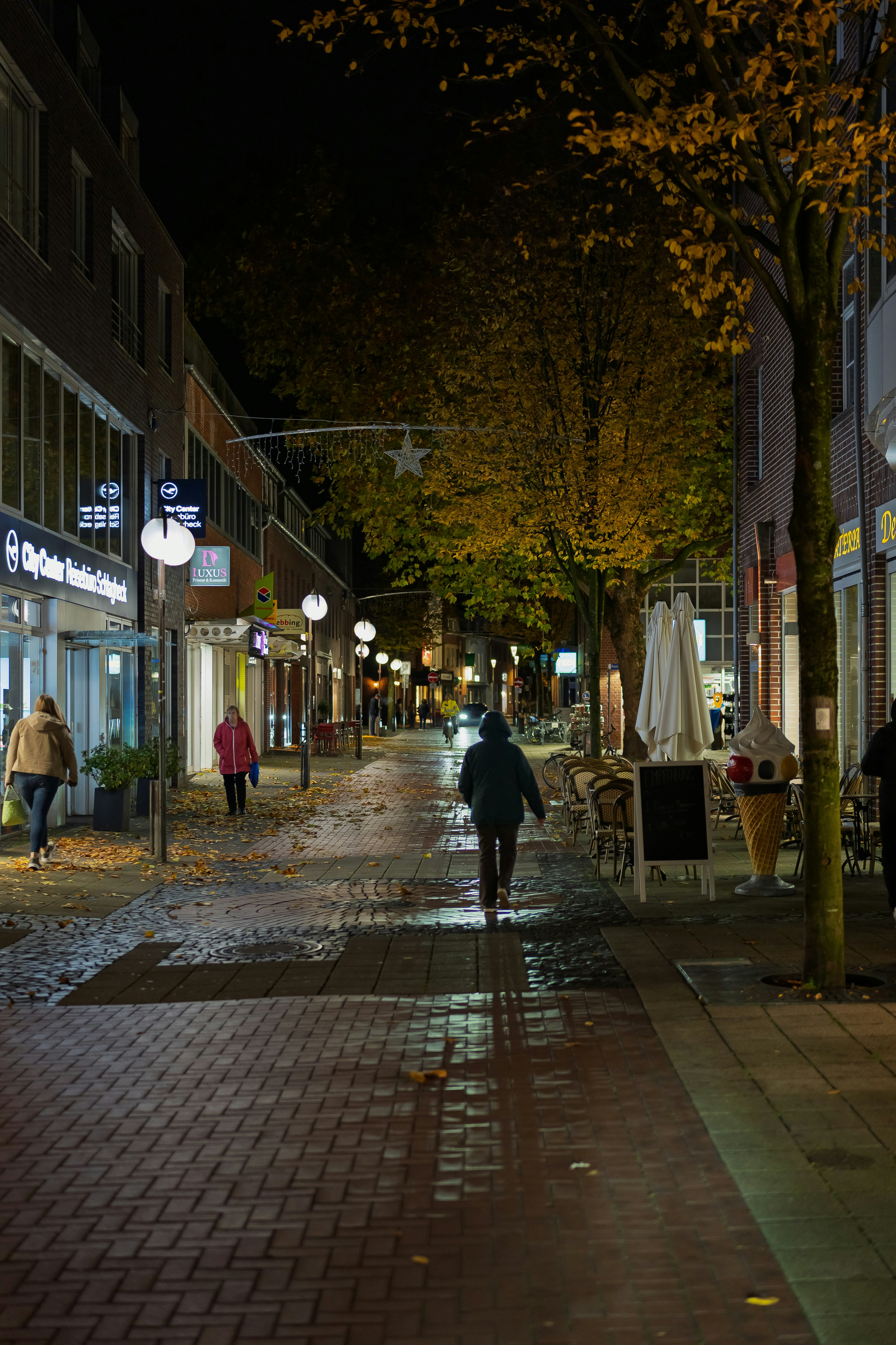 Cozy late night mood, ilustrasi artikel Craveable Late-Night Snacks: Impress Your Guests 3