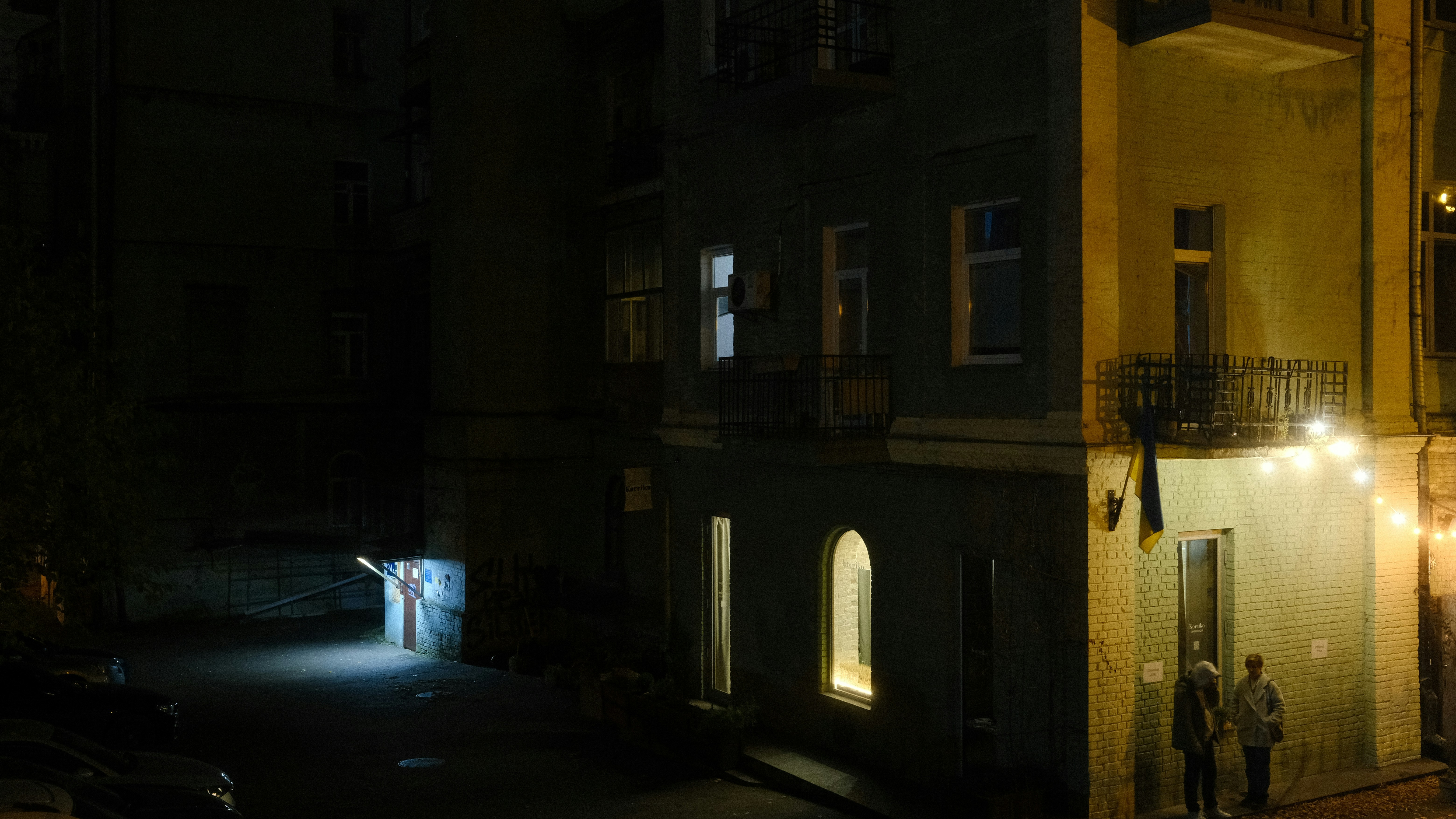 balcony string lights, wallpaper, Balcony Lighting: Stylish Ideas & Fixture Guide 4