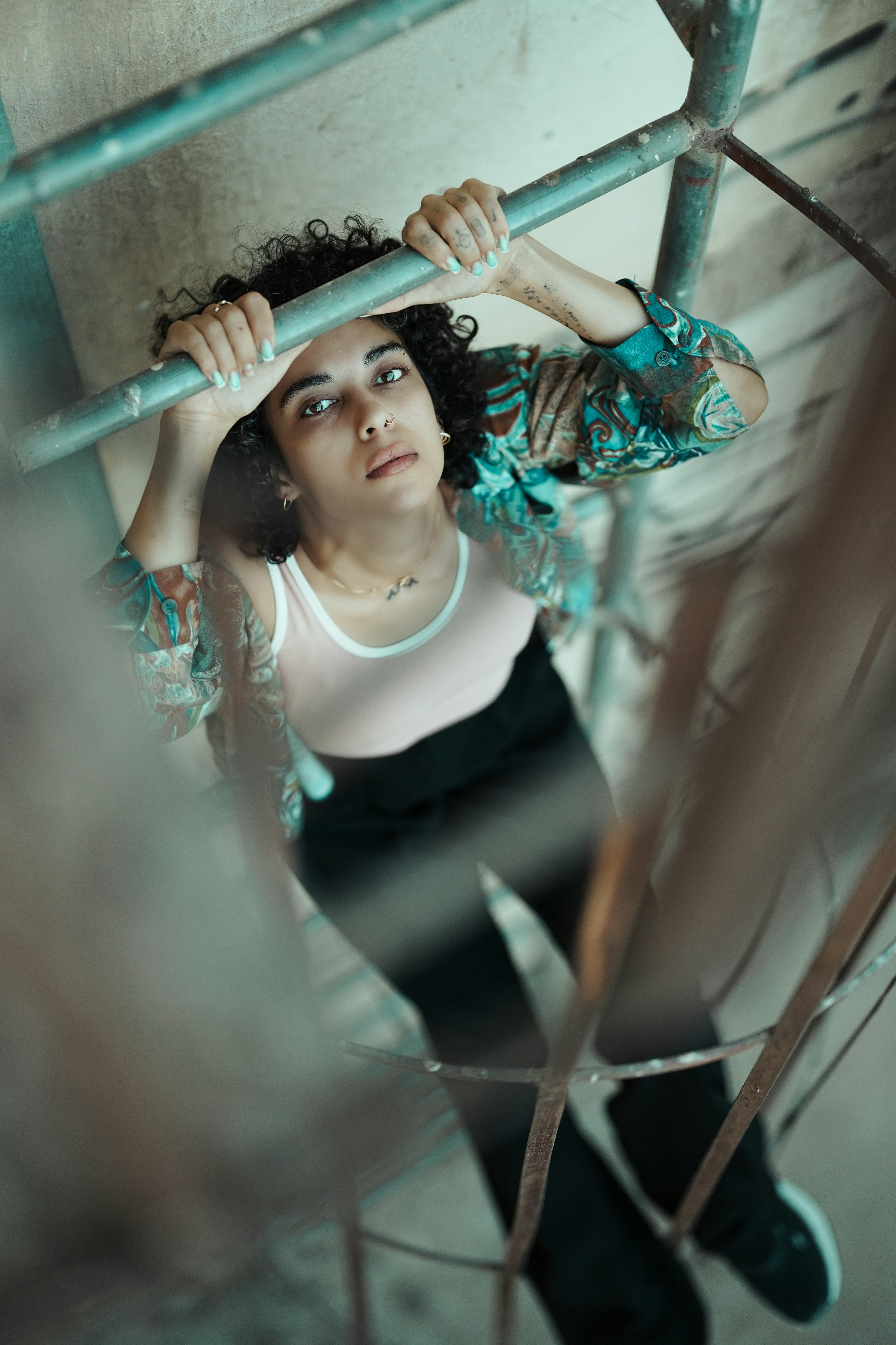 The Evolution of Smart Self-Storage in 2026: Edge AI, Micro‑Fulfillment & Neighborhood Nodes