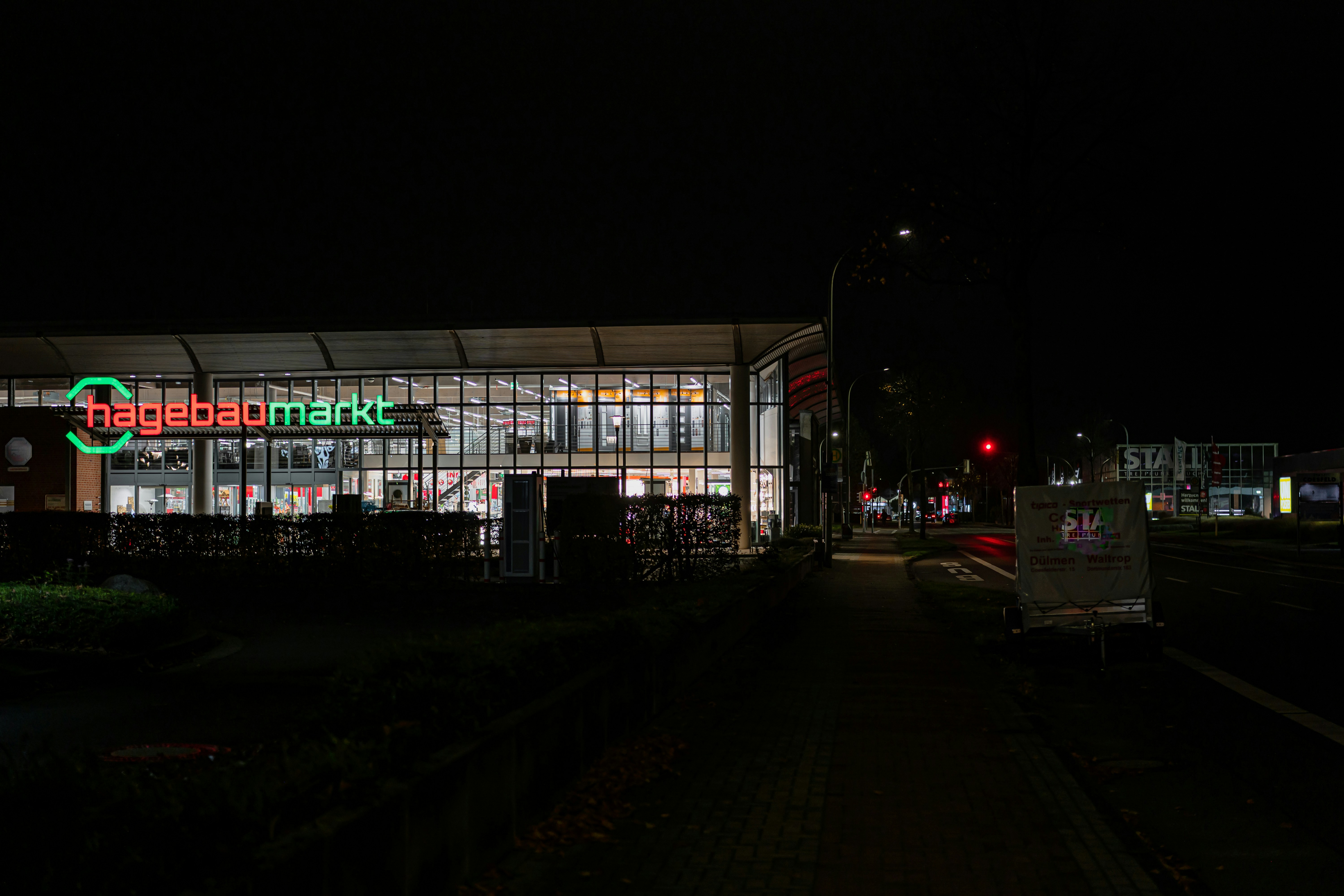 illuminated commercial storefront showing professional lighting design - commercial outdoor lighting contractors