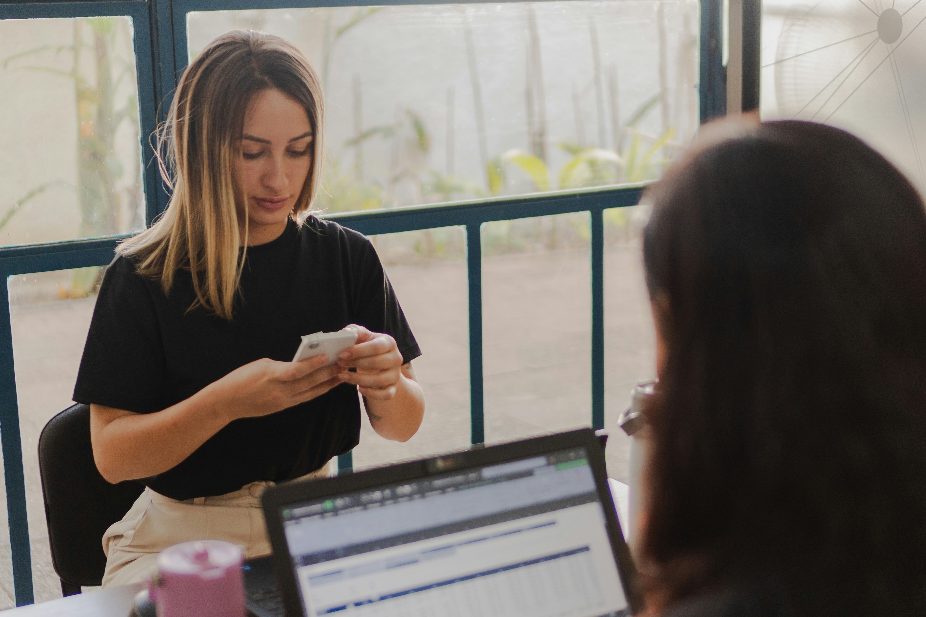 10 Reasons Comza Beats Google Voice for International Calling