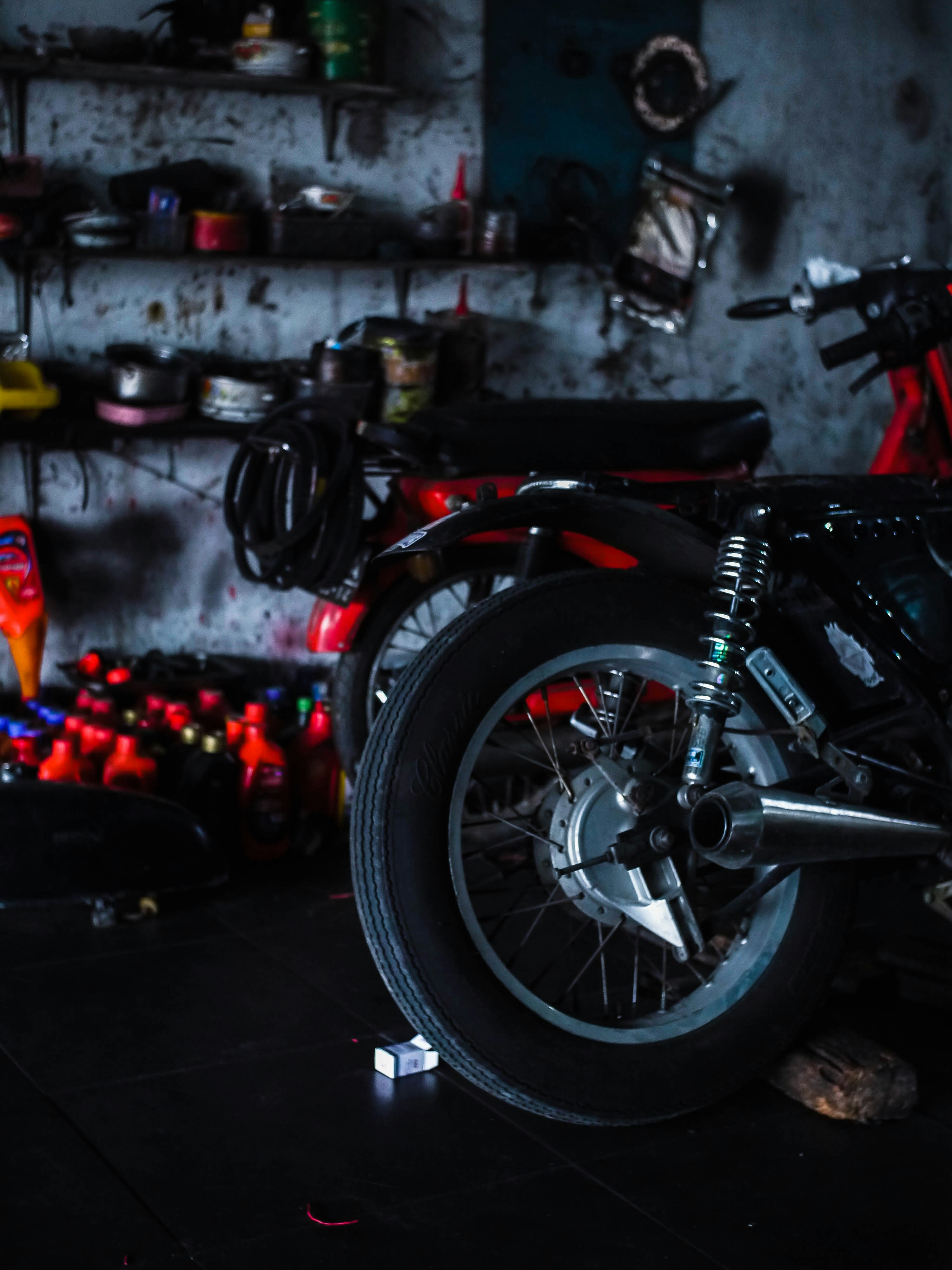 Garage moto avec équipement
