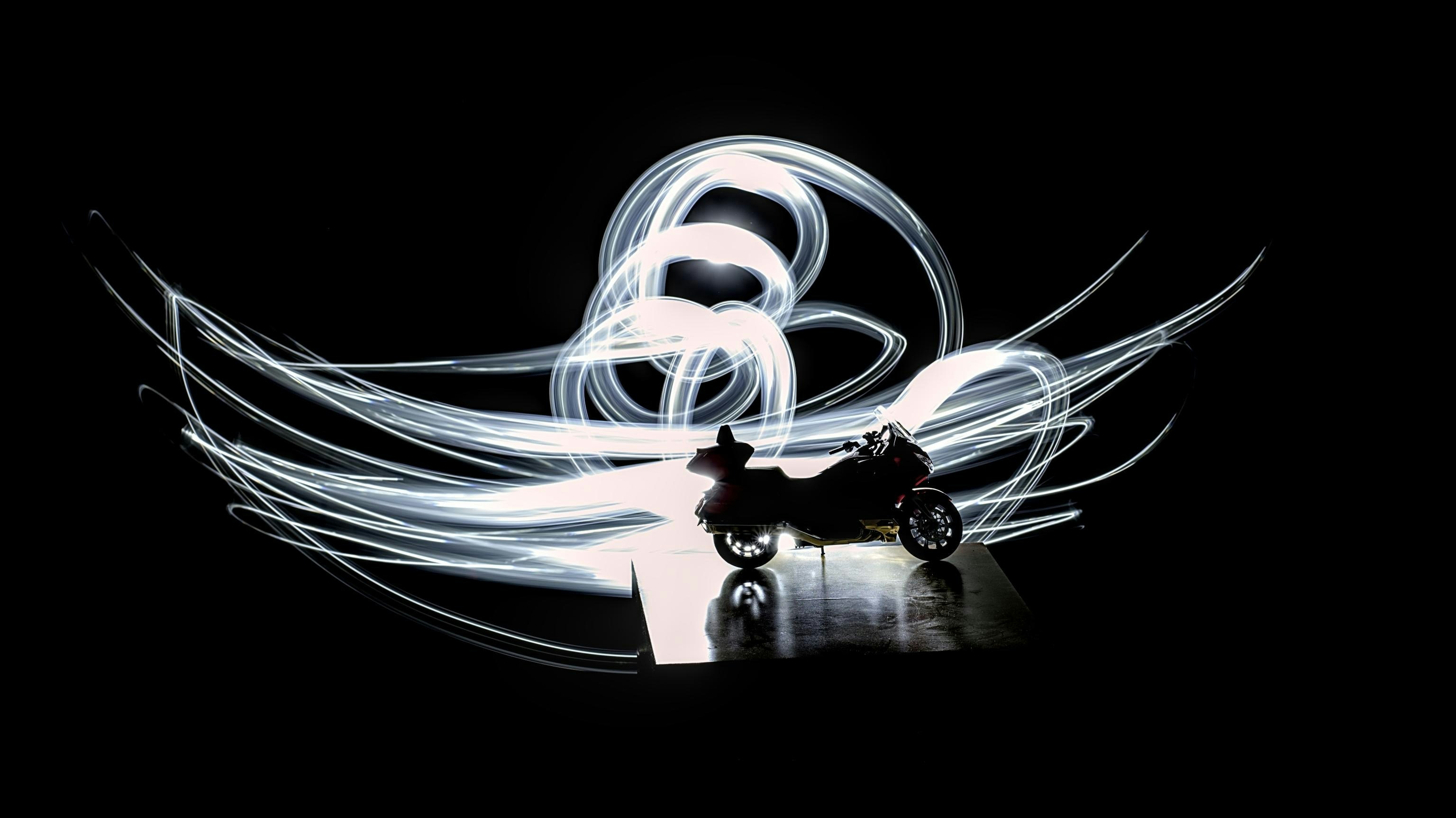 Lightpainting automotive wheels