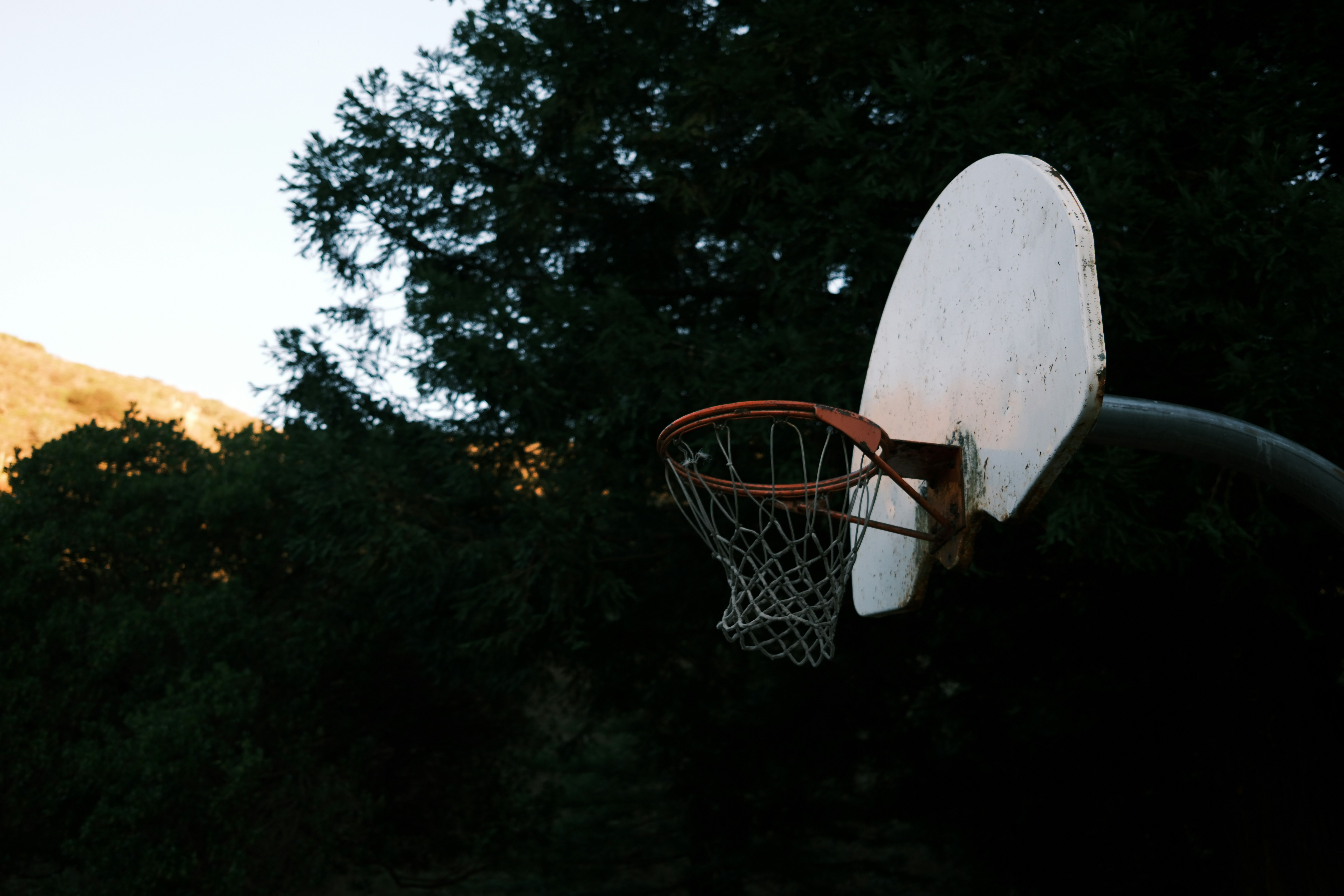 Lanzamiento en los segundos finales de un partido de baloncesto