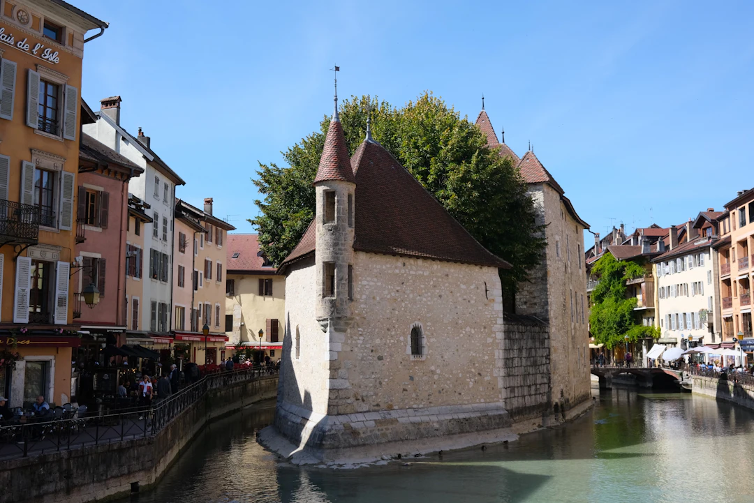 Guía Annecy 2026 — Qué ver, comer y consejos Guía Annecy 2026 — Qué ver, comer y consejos