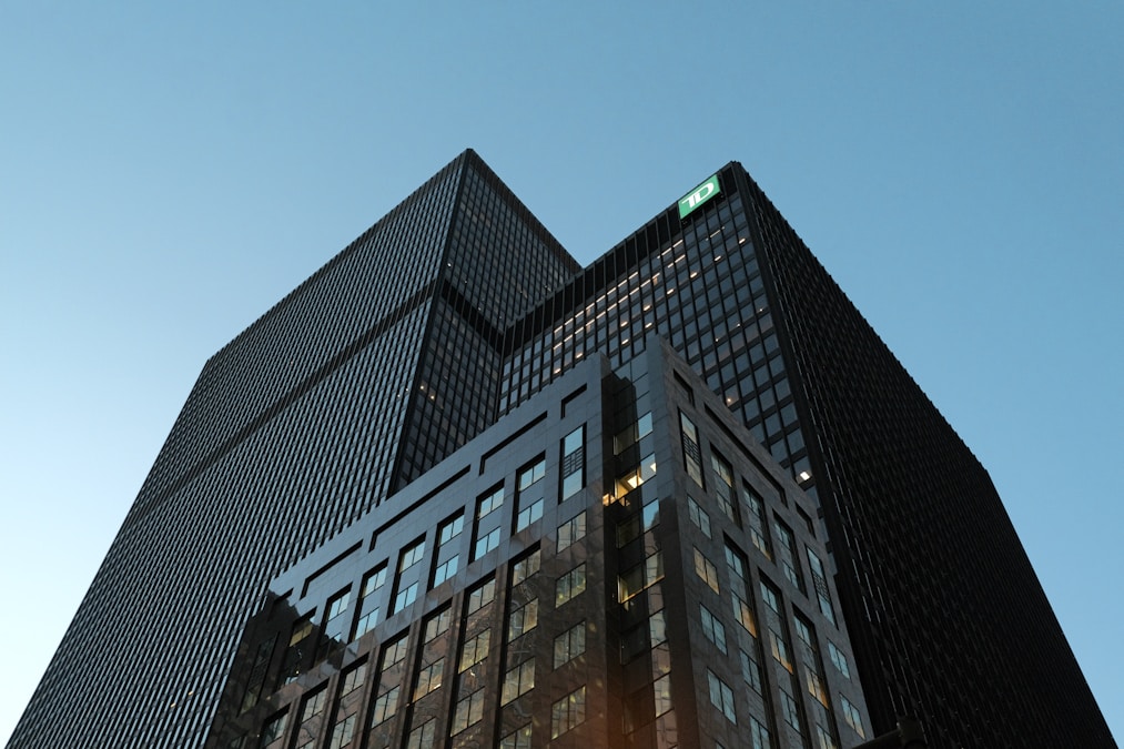 JPMorgan en Goldman Sachs blokkeren Claude voor personeel in Hongkong