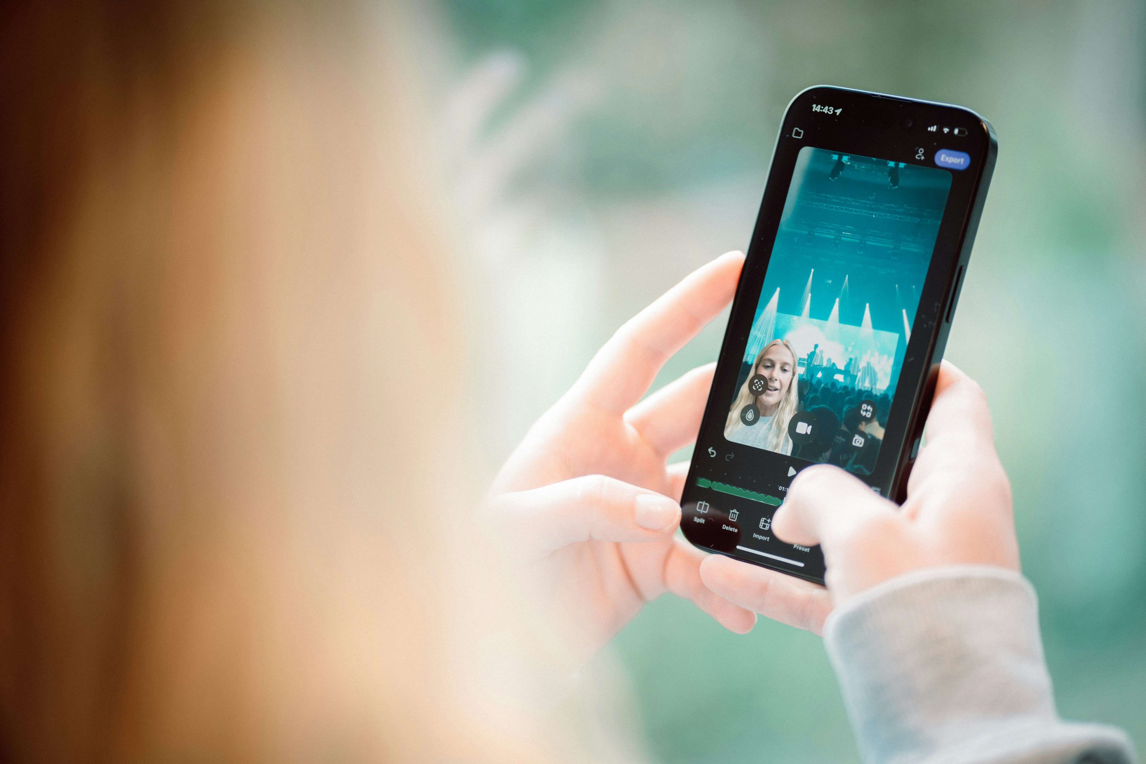 Mobile editing interface with yellow lighting