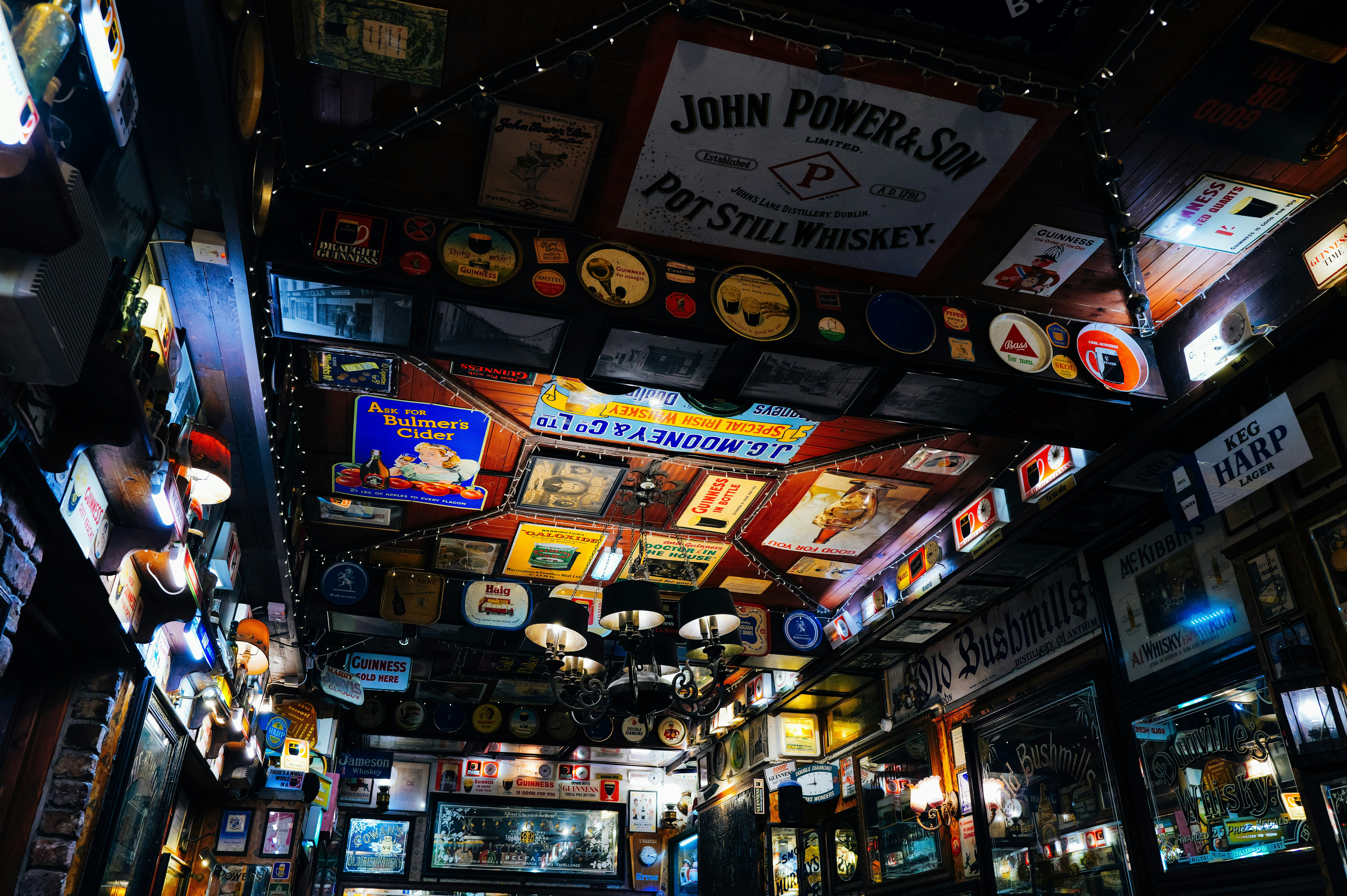 Photo by adrienolichon