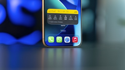 Smartphone screen displaying app icons and widget