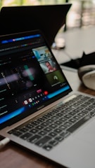 Laptop screen shows a video conference with multiple participants.