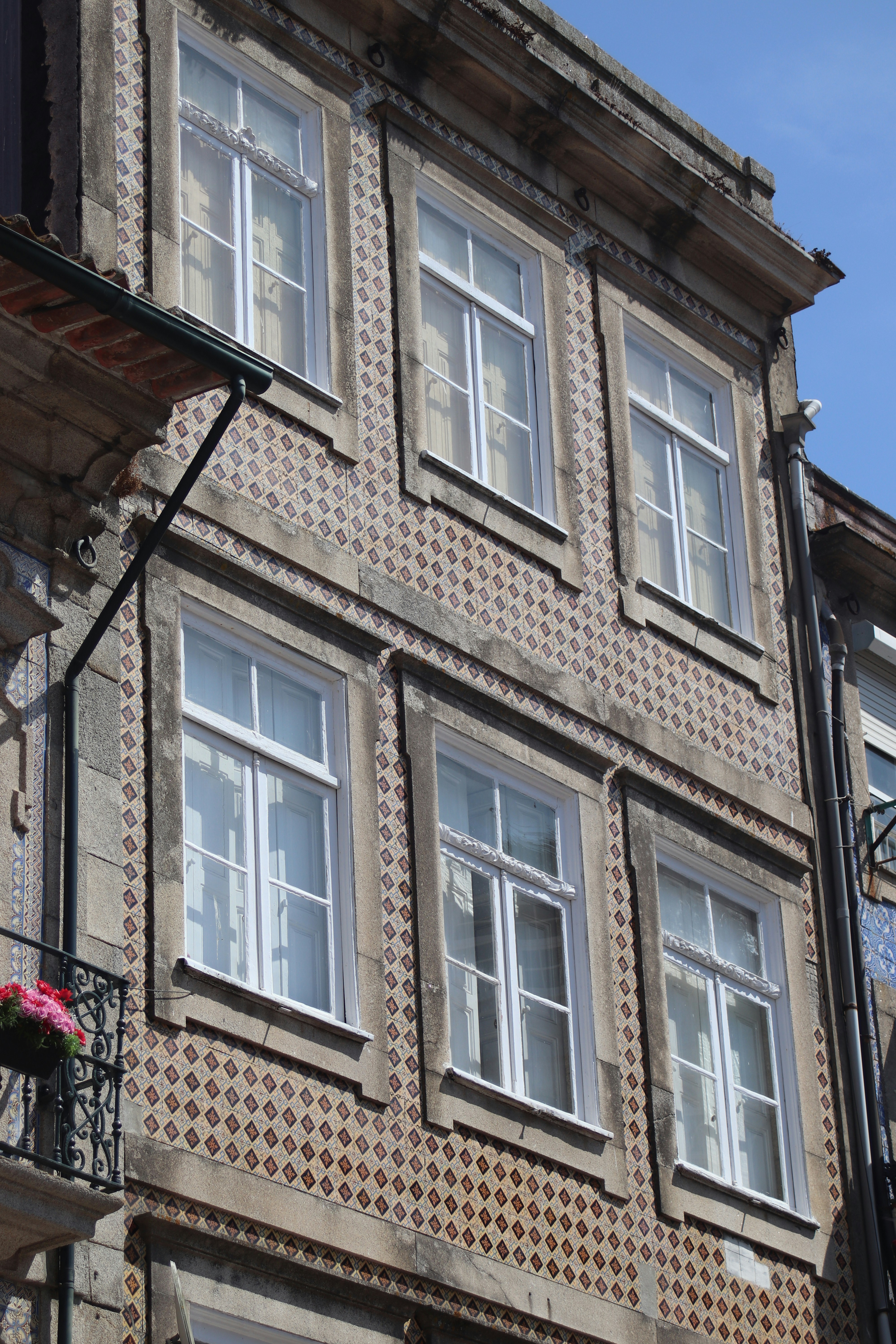 Building facade with patterned tiles and windows