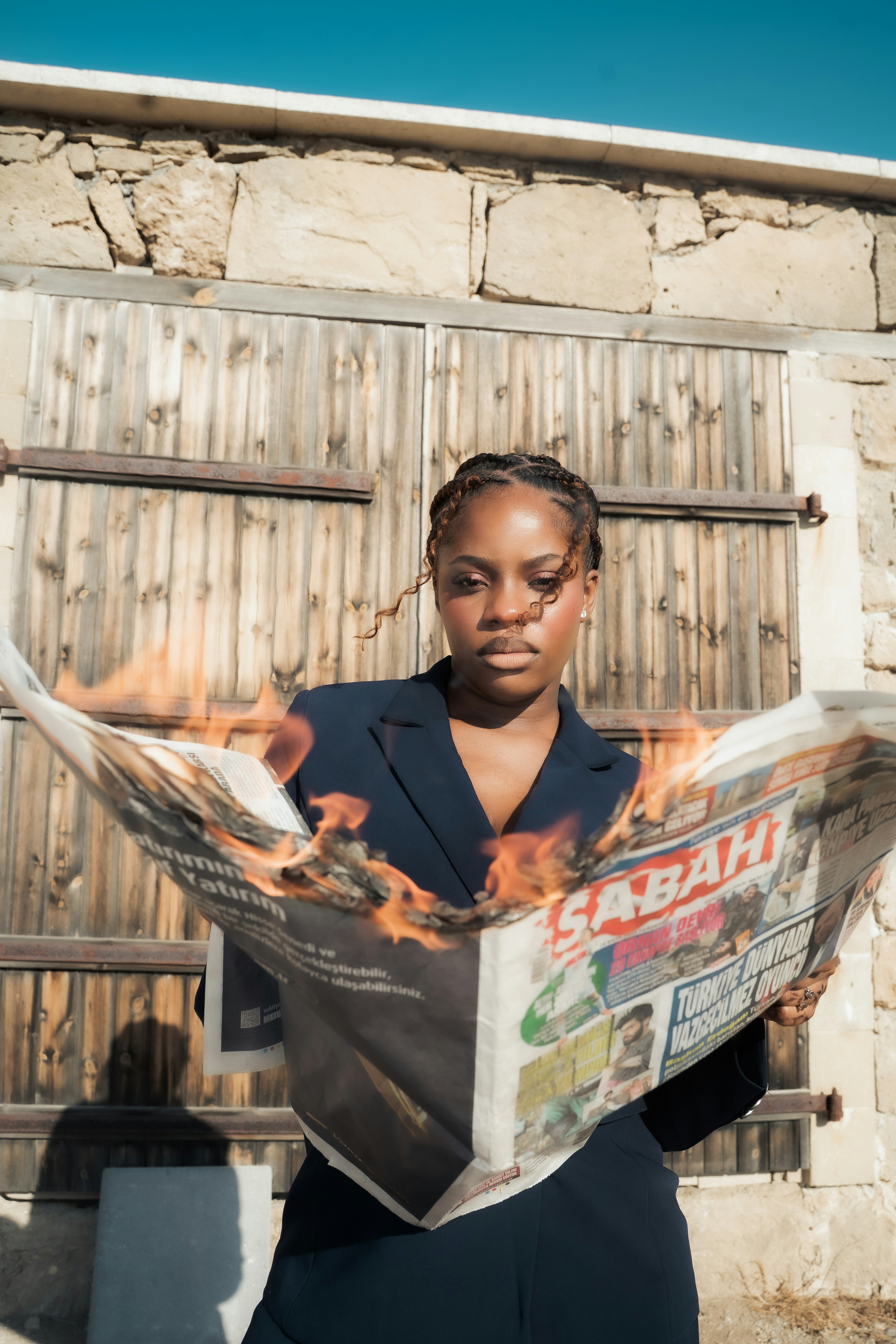 photo-1762793194390-4eaf3673f045?ixid=M3wxMjA3fDB8MXxzZWFyY2h8Mnx8dG9kYXklMjdzJTIwYnJlYWtpbmclMjBuZXdzfGVufDB8fHx8MTc2NDUwNTc3Mnww\u0026ixlib=rb-4.1.0