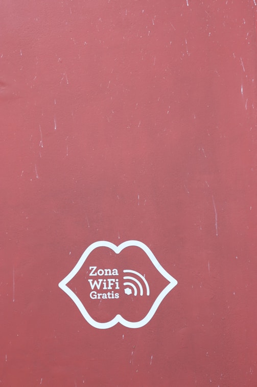 Lips symbol with zona wifi gratis text