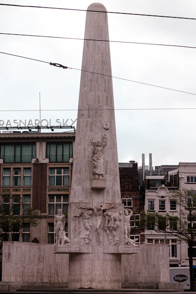 Monuments a la mémoire des victimes de la Seconde Guerre Mondiale. Canada Libération