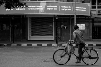 Banks Pocket Over 7,000 Crore in Annual Minimum Balance Penalties