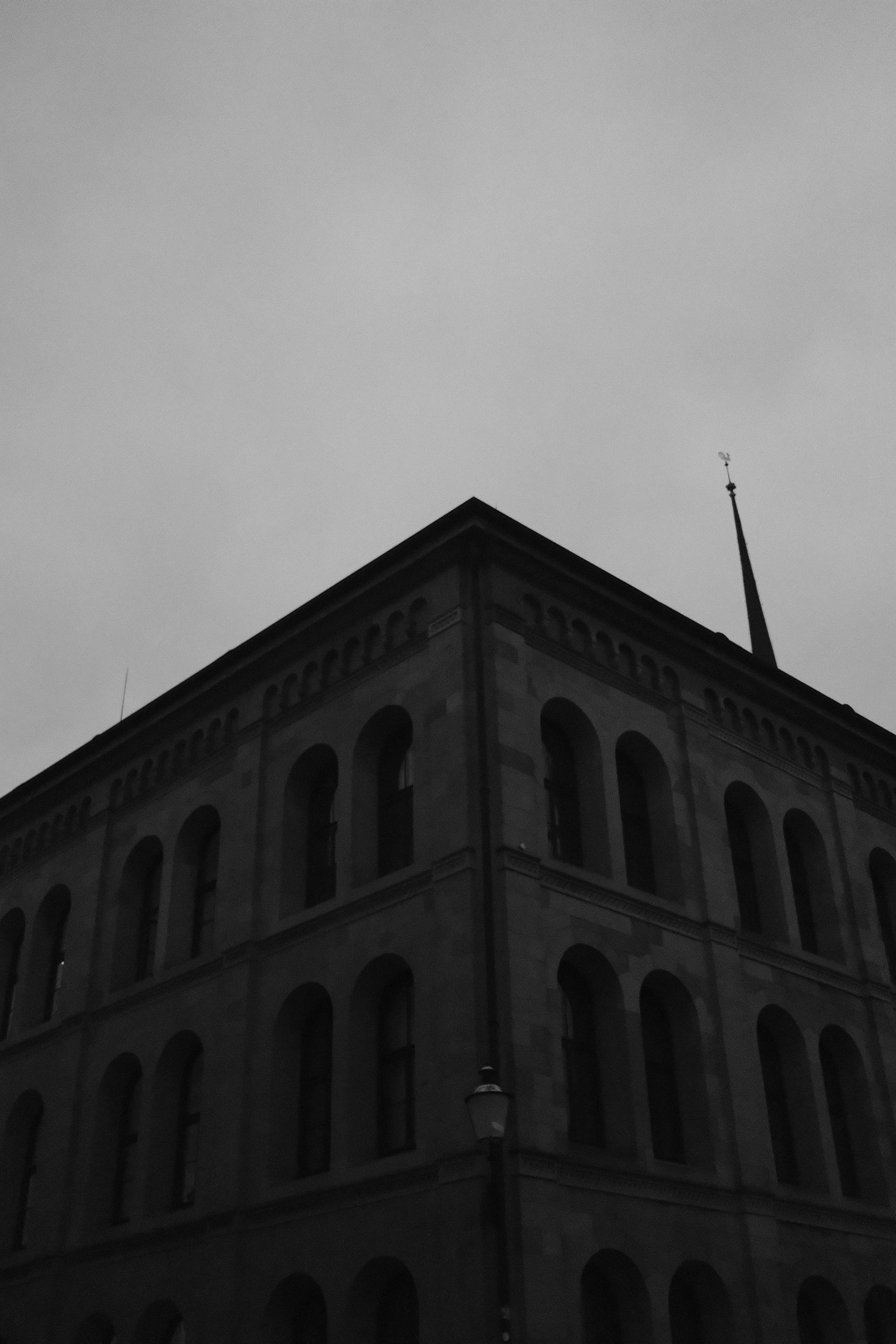 Photo by midvyco_