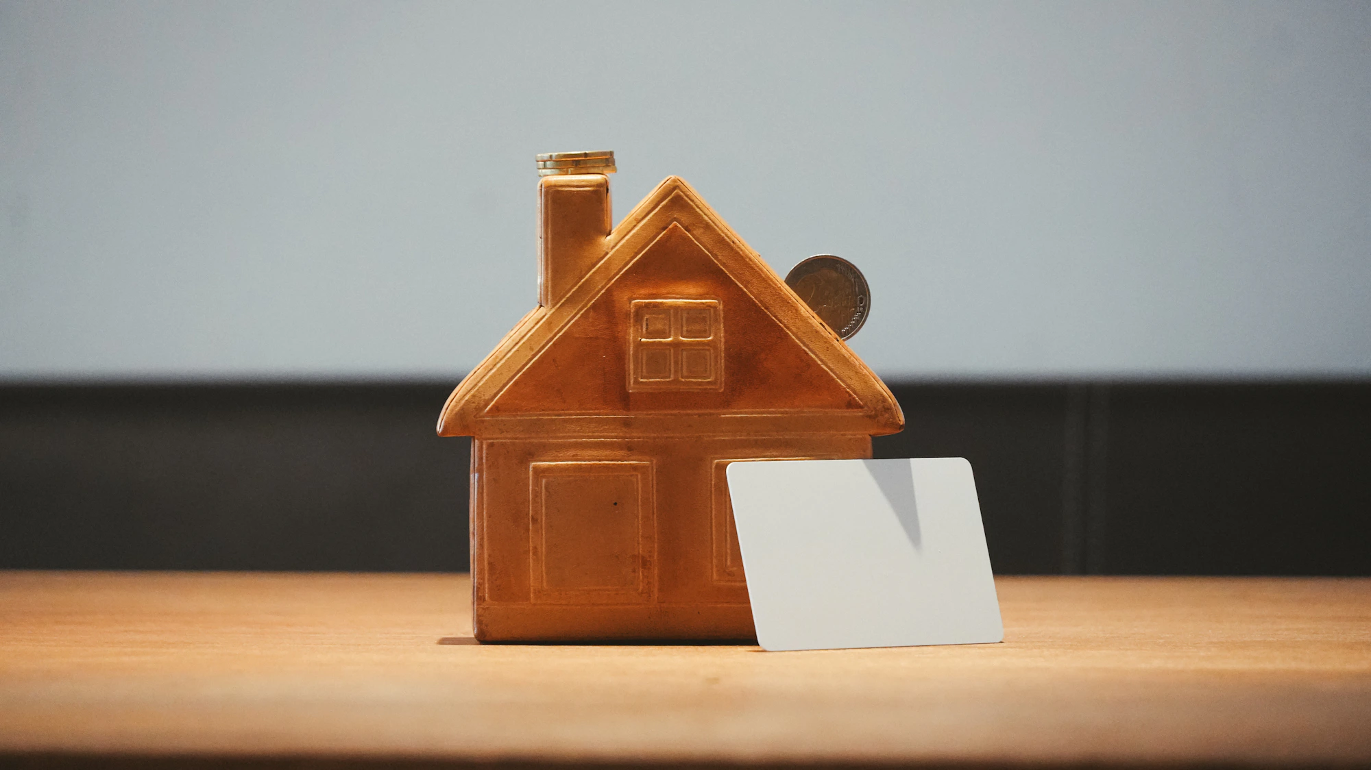 Modello di casa e strumenti finanziari utilizzati per valutare un mutuo immobiliare