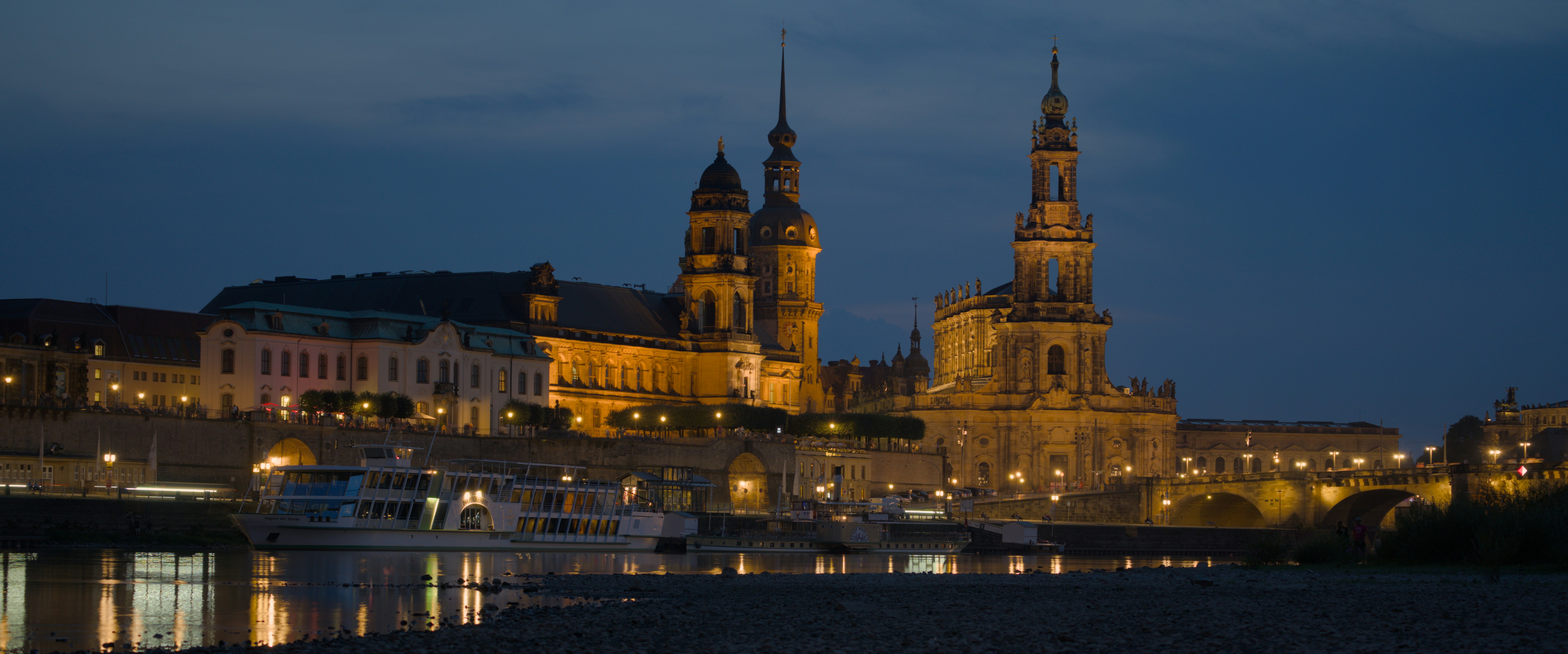 Photo by valentin_karisch