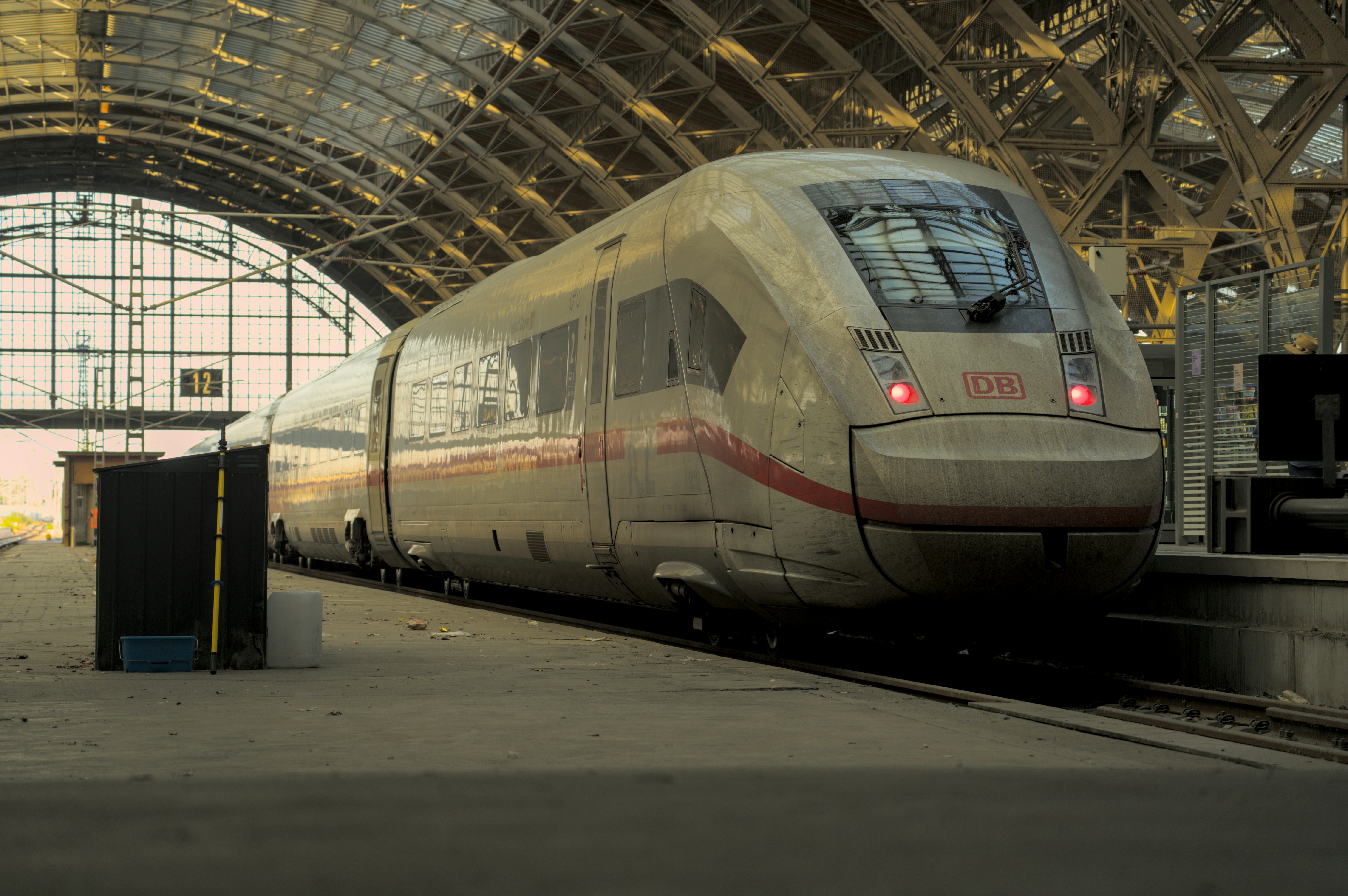 Photo by valentin_karisch