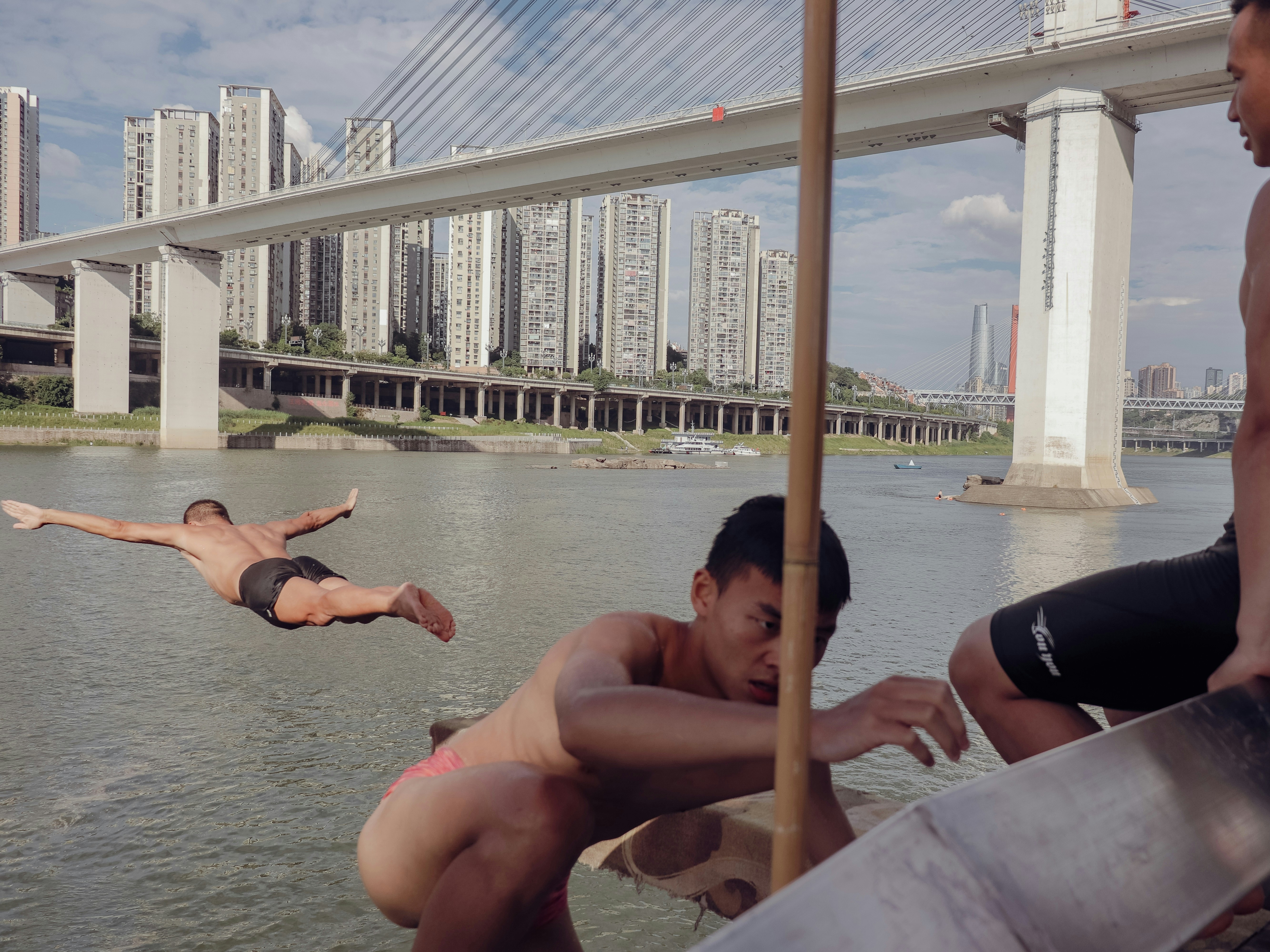 Man dives into river near city bridge