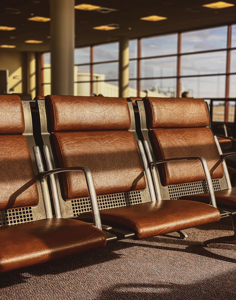 First Contact With Flight Delays illustration 3