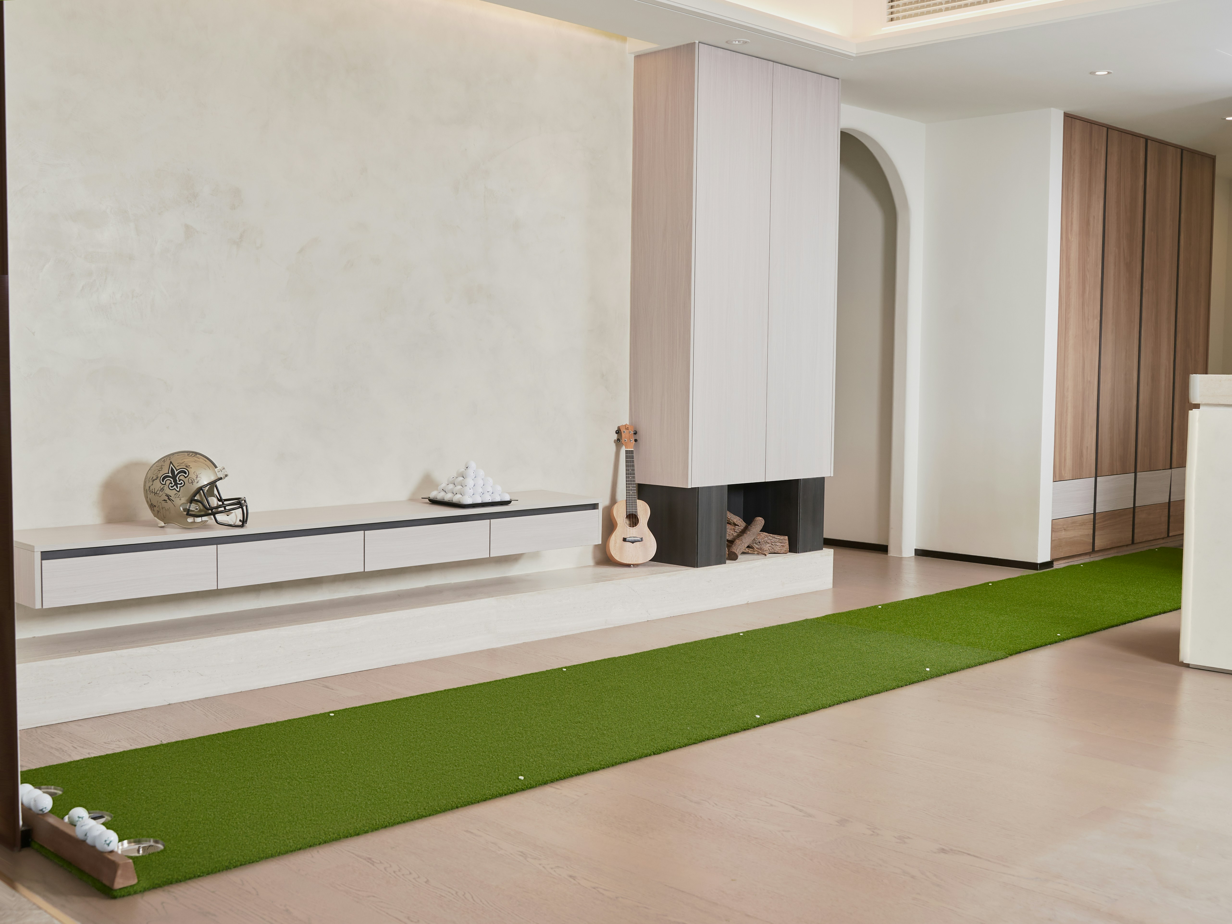 Advanced Home Practice Surfaces 2026: Smart Underlays, Anti‑Slip Tech and Micro‑Recovery Routines