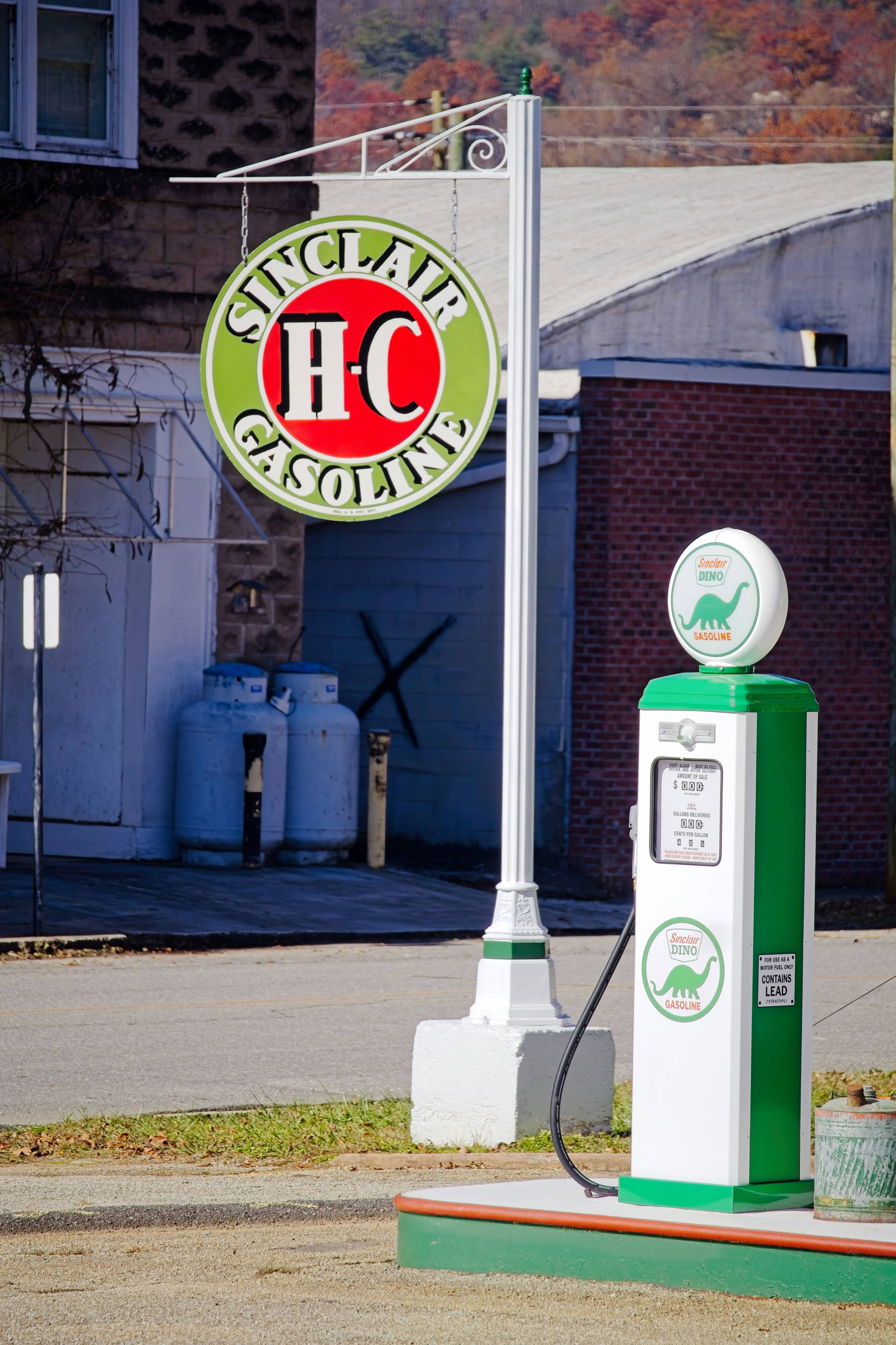 Vintage sinclair gasoline pump and sign