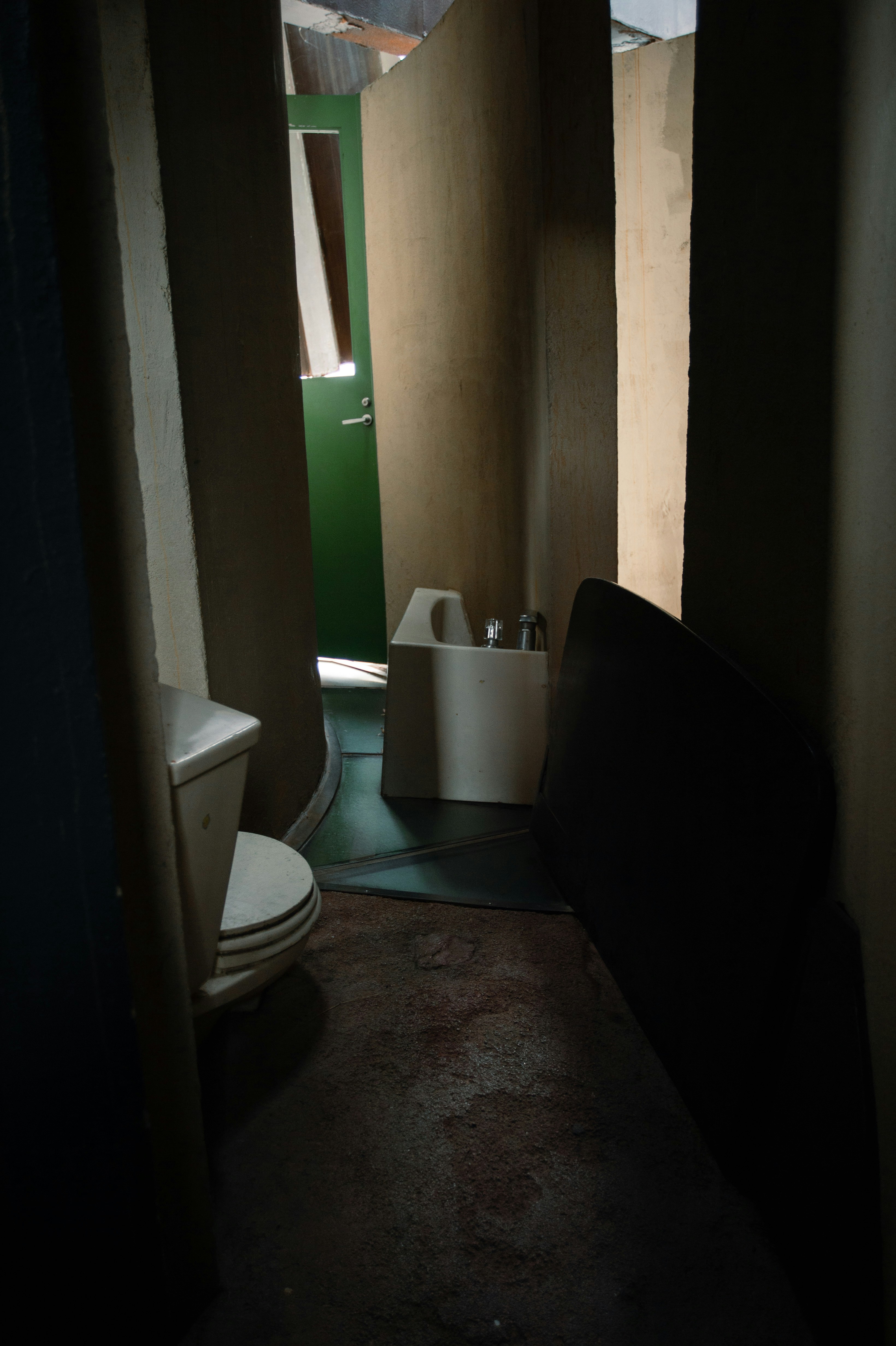 Plumbing system components affecting toilet flush