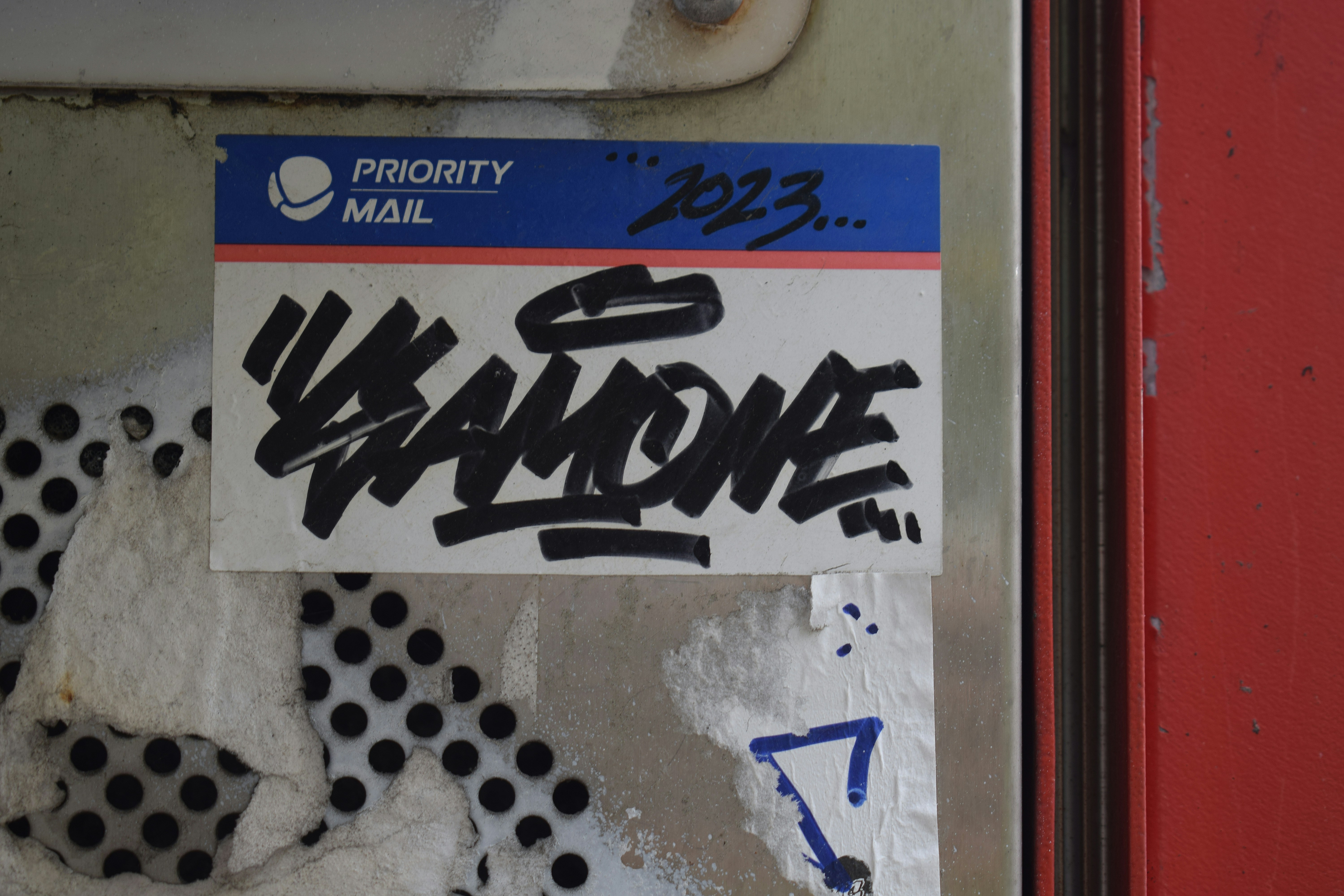 Skandalöst nazistklotter på Höllvikens skola – Vi måste stå enade mot hat!