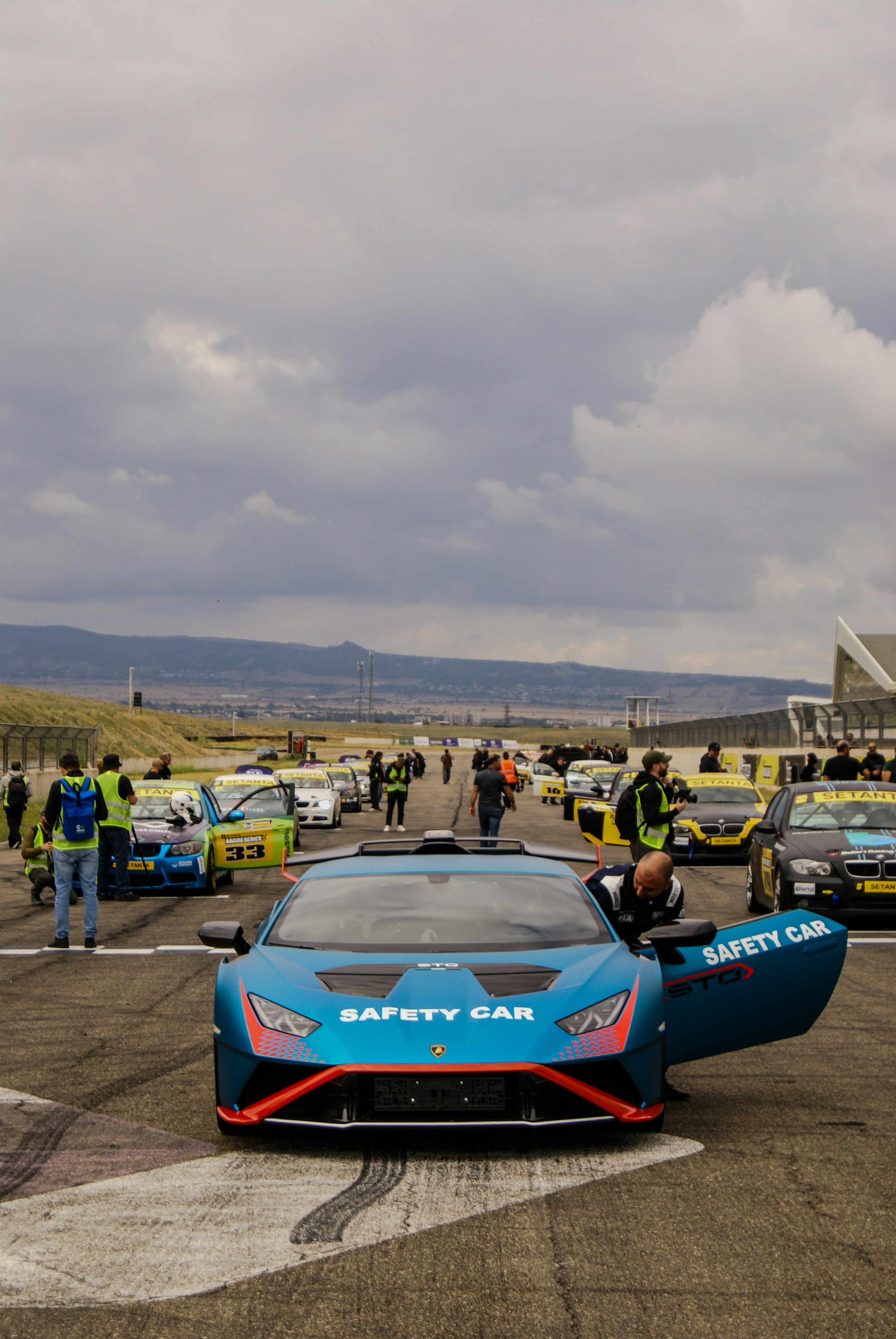 Car Racing Track Pictures | Download Free Images on Unsplash