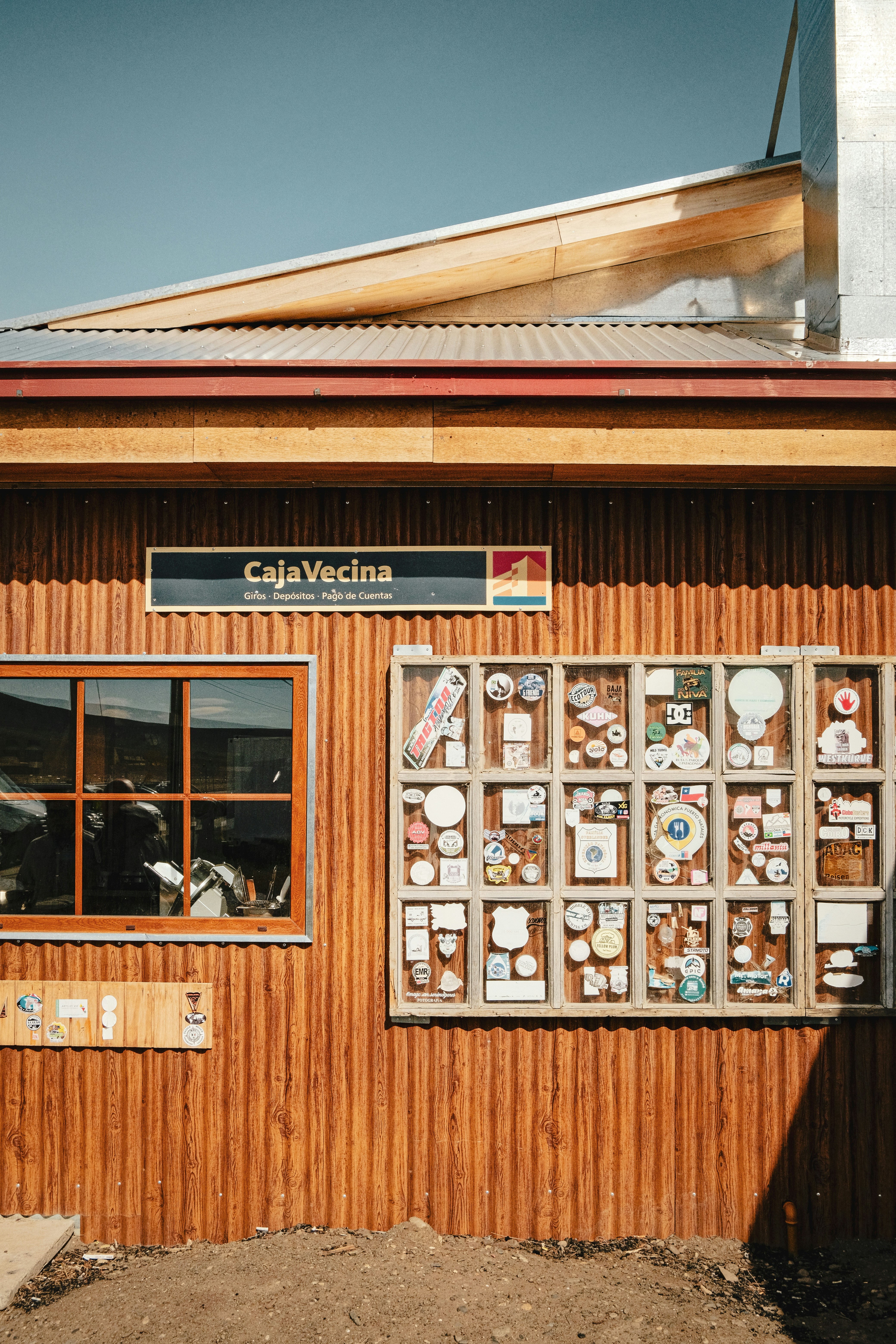 photo-1763073855254-4076ae105611?ixid=M3wxMjA3fDB8MXxzZWFyY2h8MTJ8fGx1Z2dhZ2UlMjBzdGlja2Vyc3xlbnwwfHx8fDE3NjQ4MDUyNzl8MA\u0026ixlib=rb-4.1.0