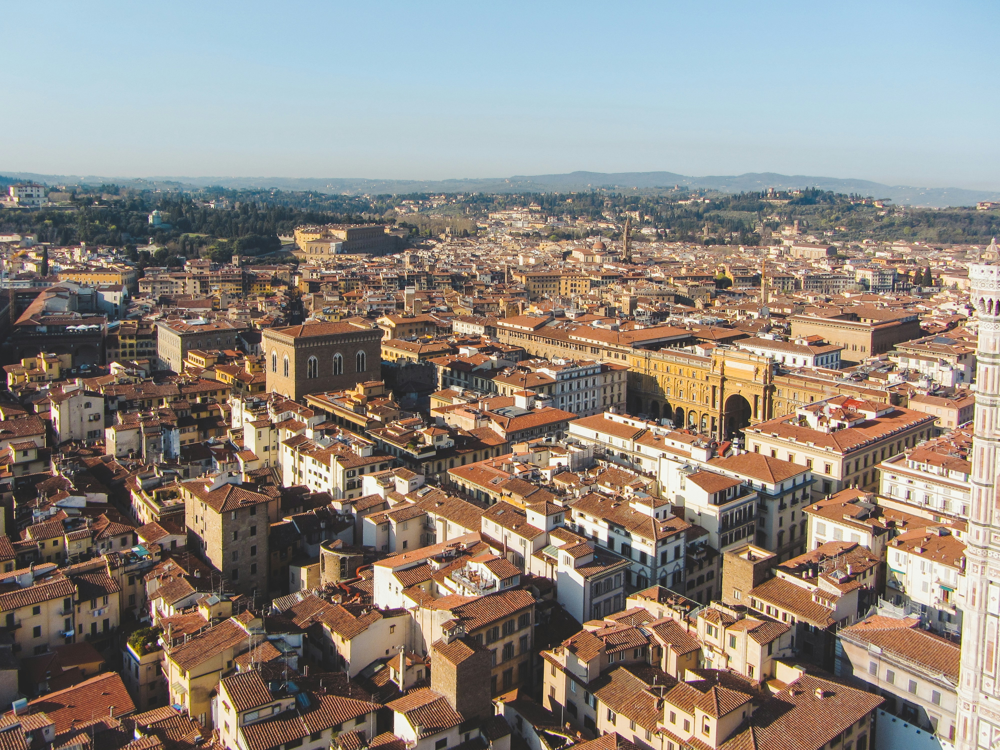 Piazza del Duomo, Milan: Jantung Italia yang Memukau & Tips Tetap Terhubung