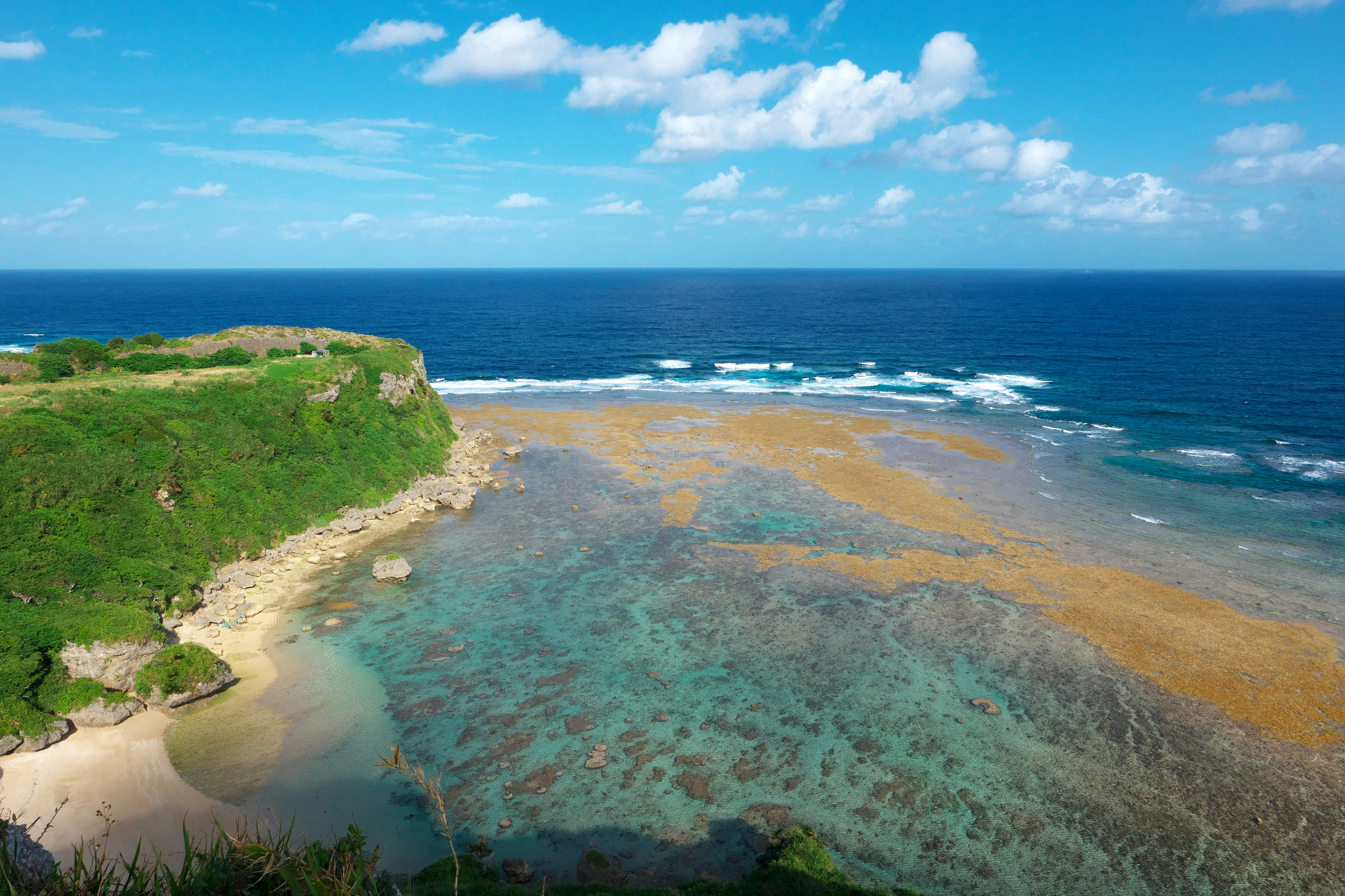 沖縄で太陽光発電はお得？発電量と電気代効果