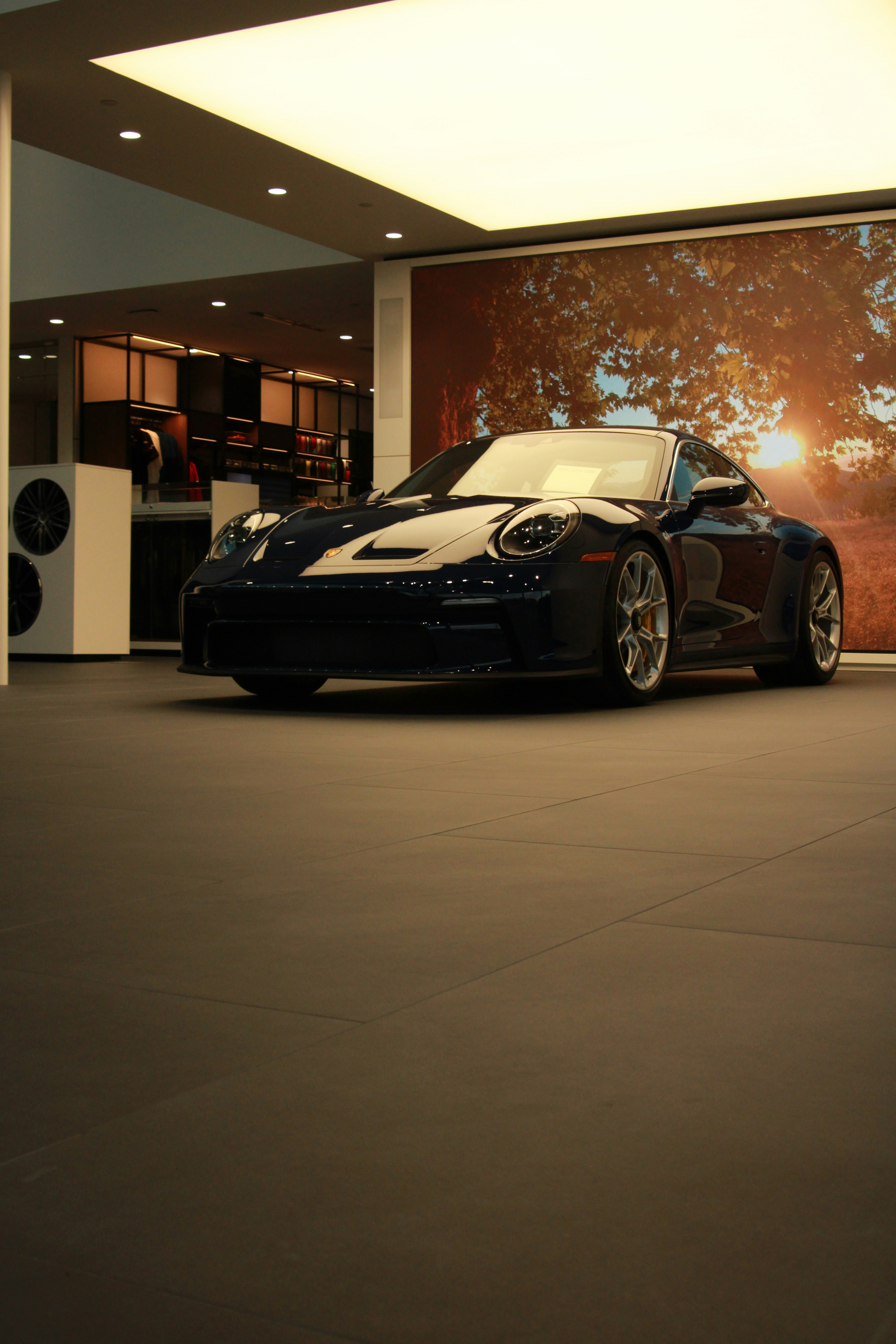 Showroom Tech in 2026: Hybrid Retail Experiences That Drive Conversion