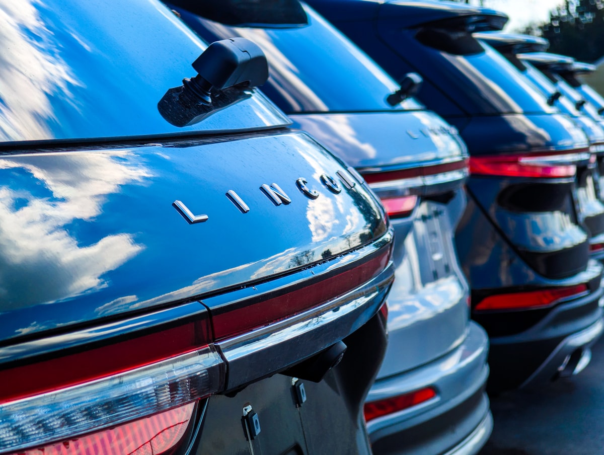Cars with Apple CarPlay in South Africa lined up in a row of SUVs