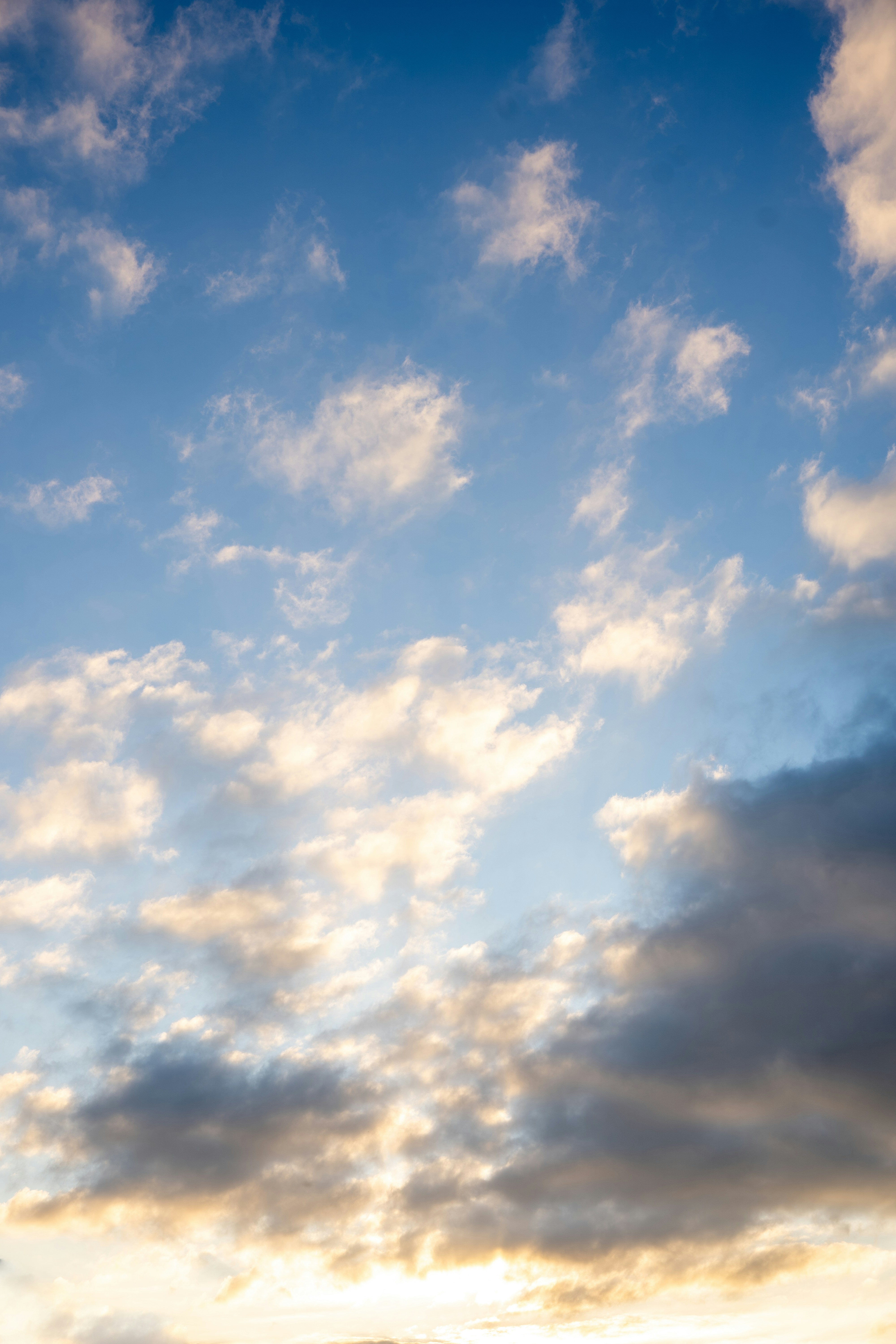 Every streak of light in this sky reminds us to find calm in transience. Even fleeting moments can hold breathtaking beauty when we learn to pause and look up.
