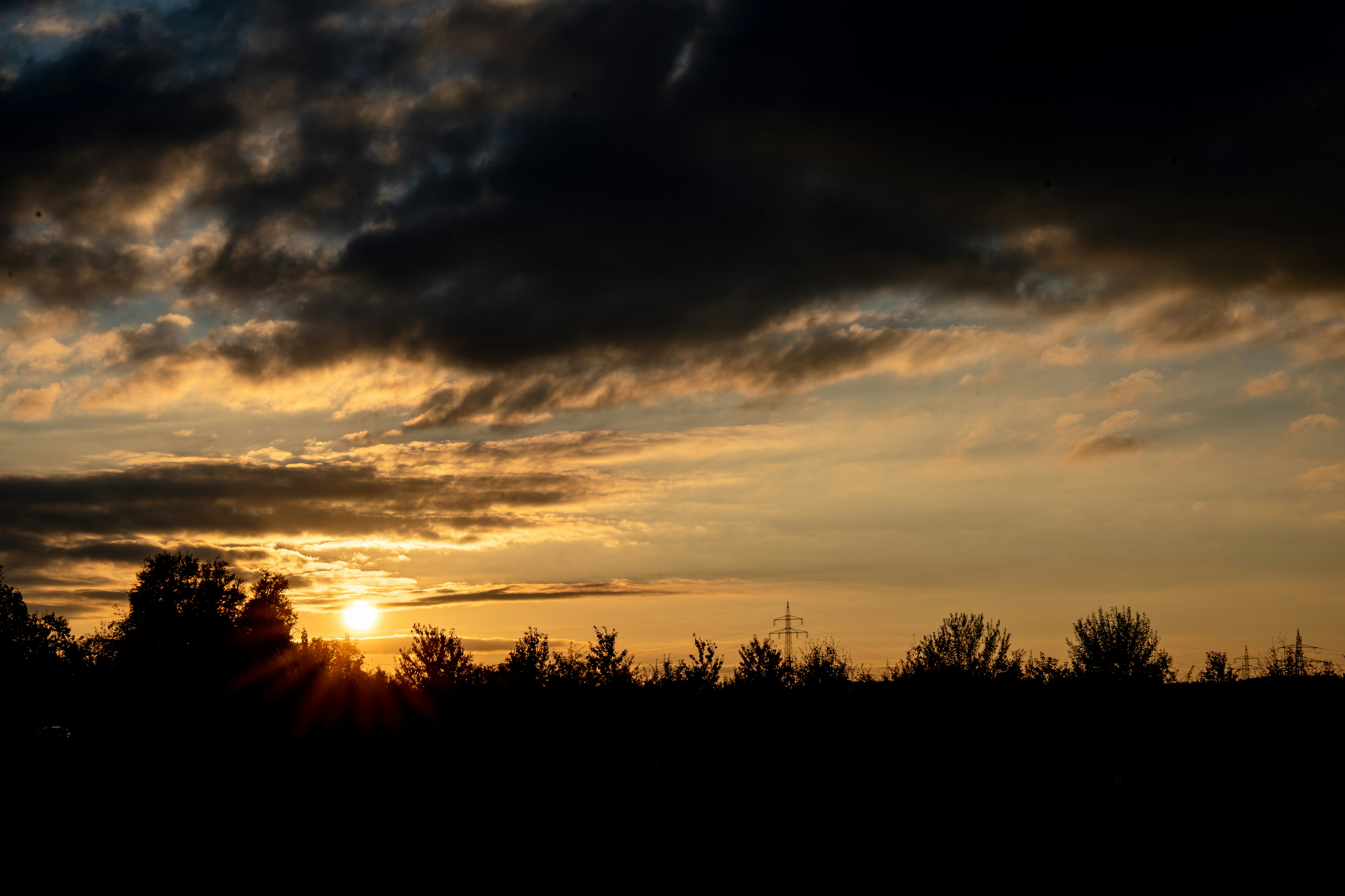 That quiet moment when you pause, watch the sky change, and forget everything else. It’s not just a sunset—it’s therapy after a long day.