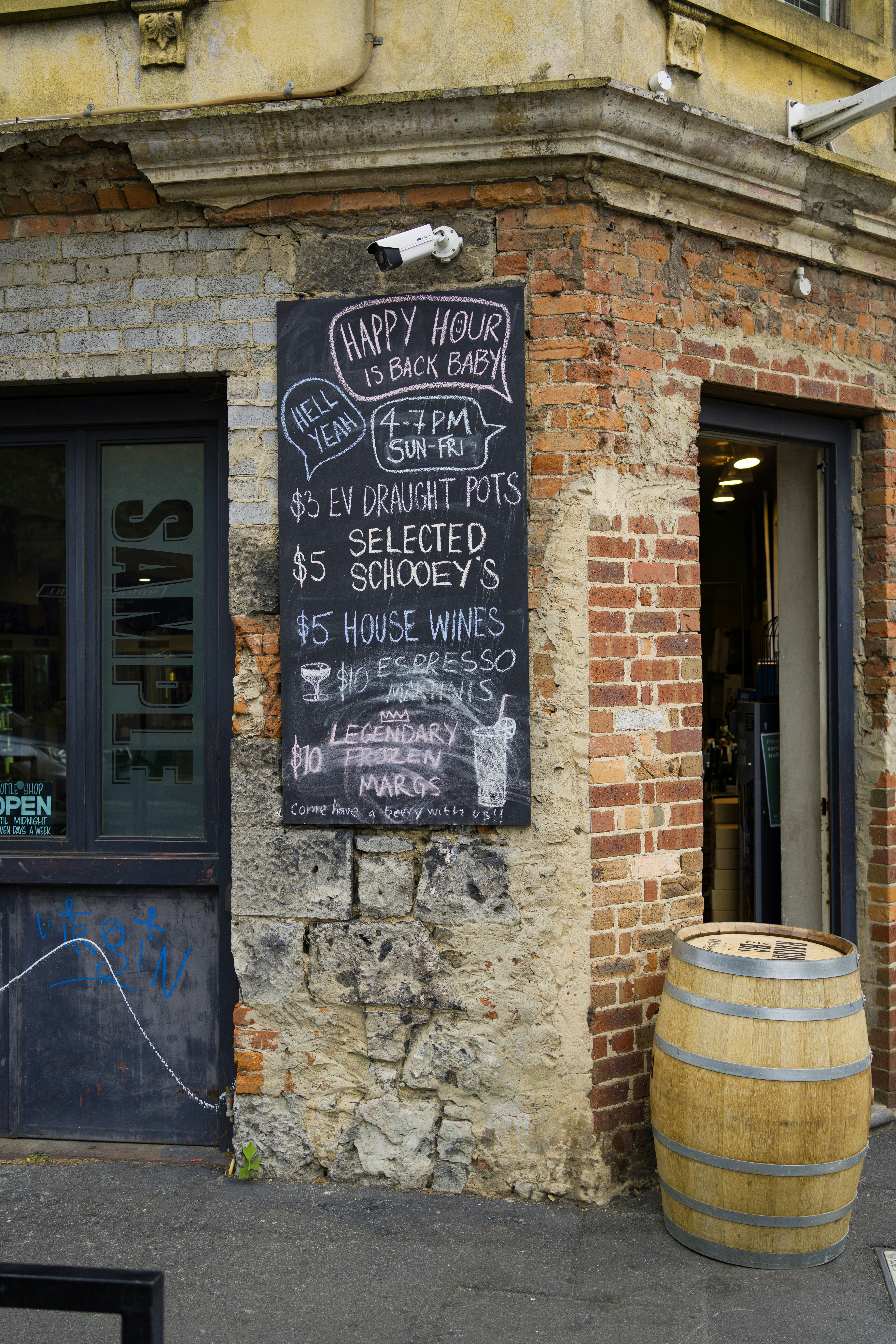 Weekend Savings Bootcamp 2026: How UK Coupon Sites Win with Microbundles & Local Pop‑Ups