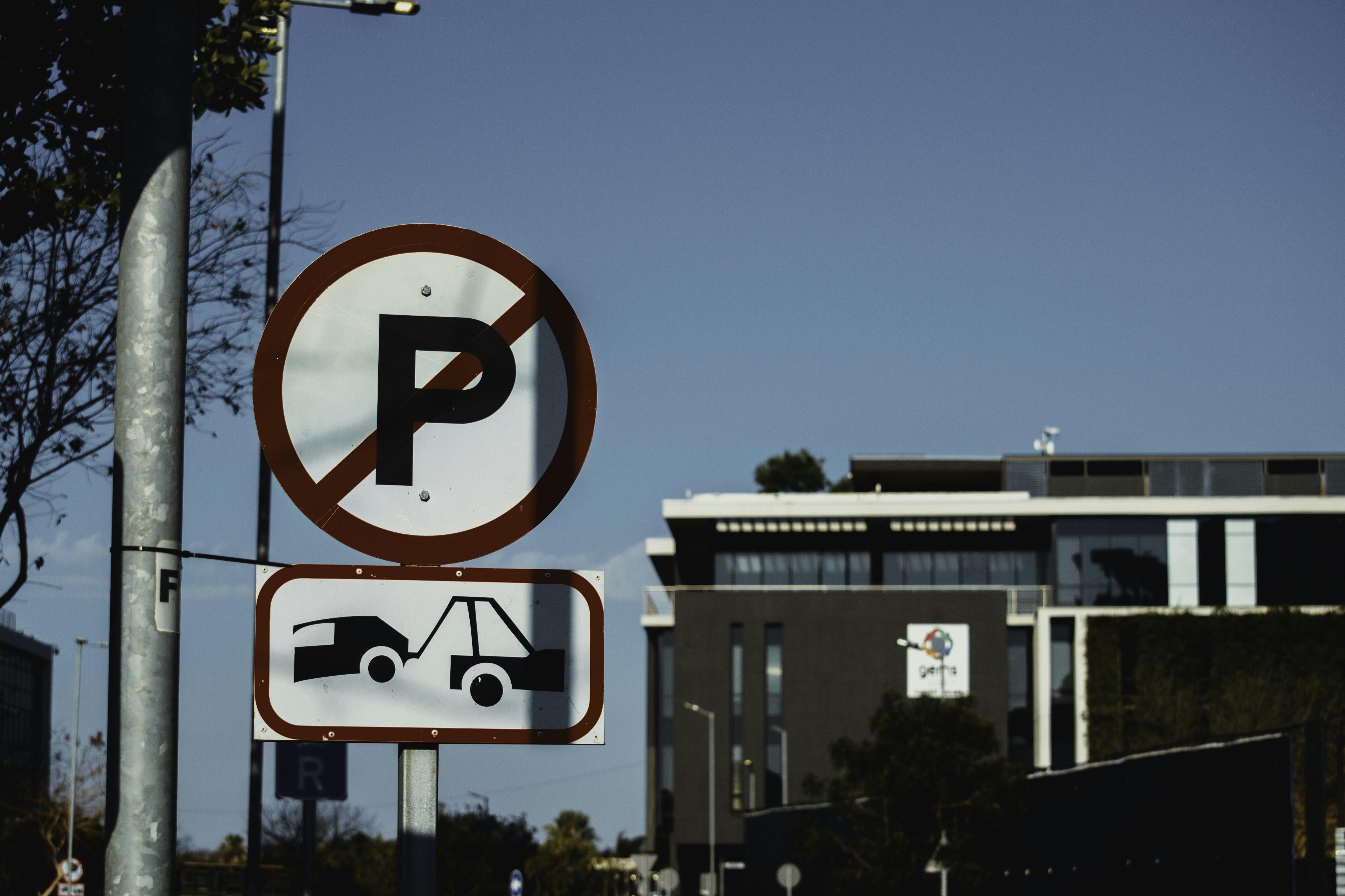 No parking sign with tow truck symbol