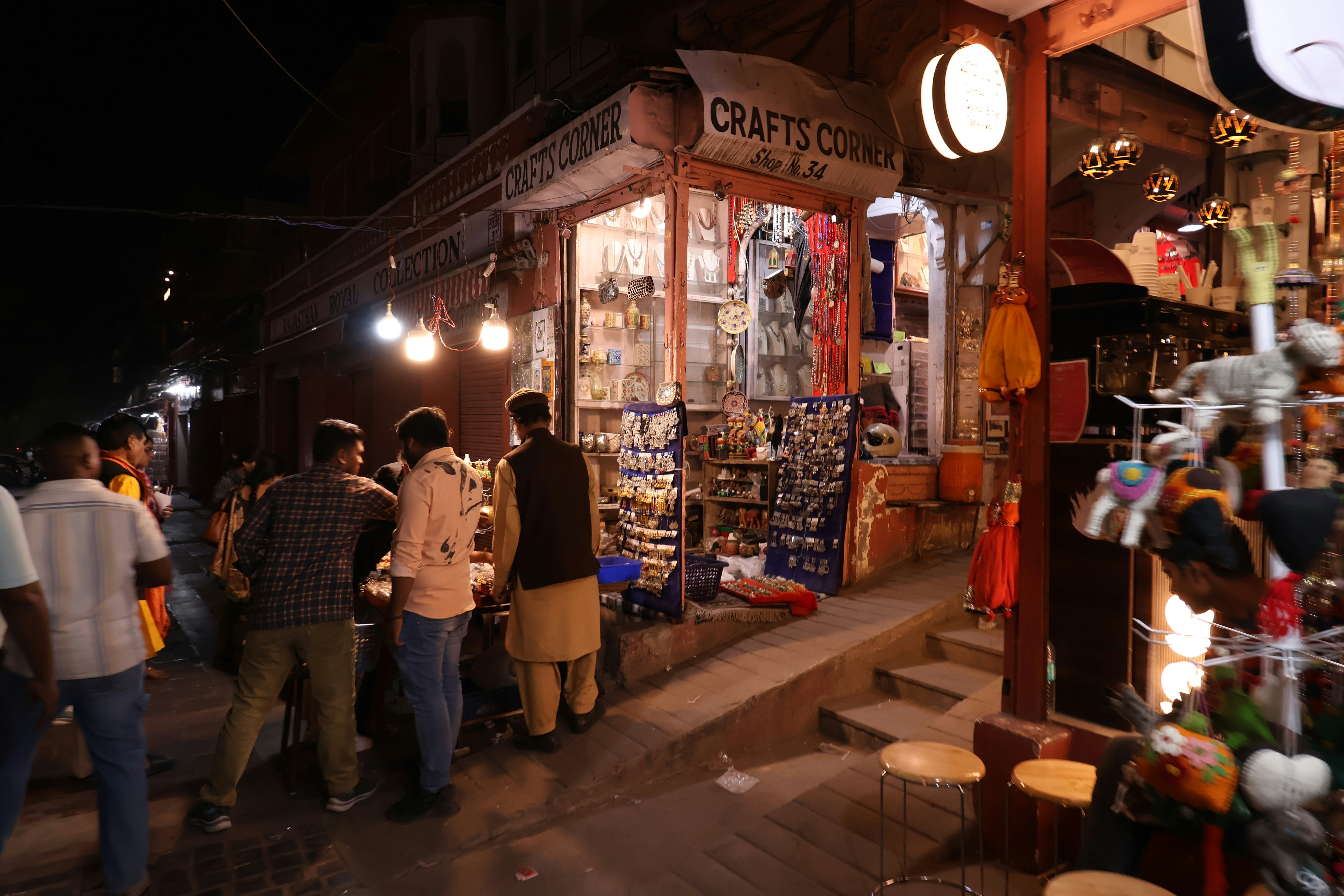 Street shop in front of Hawa Mahal selling jewellery
