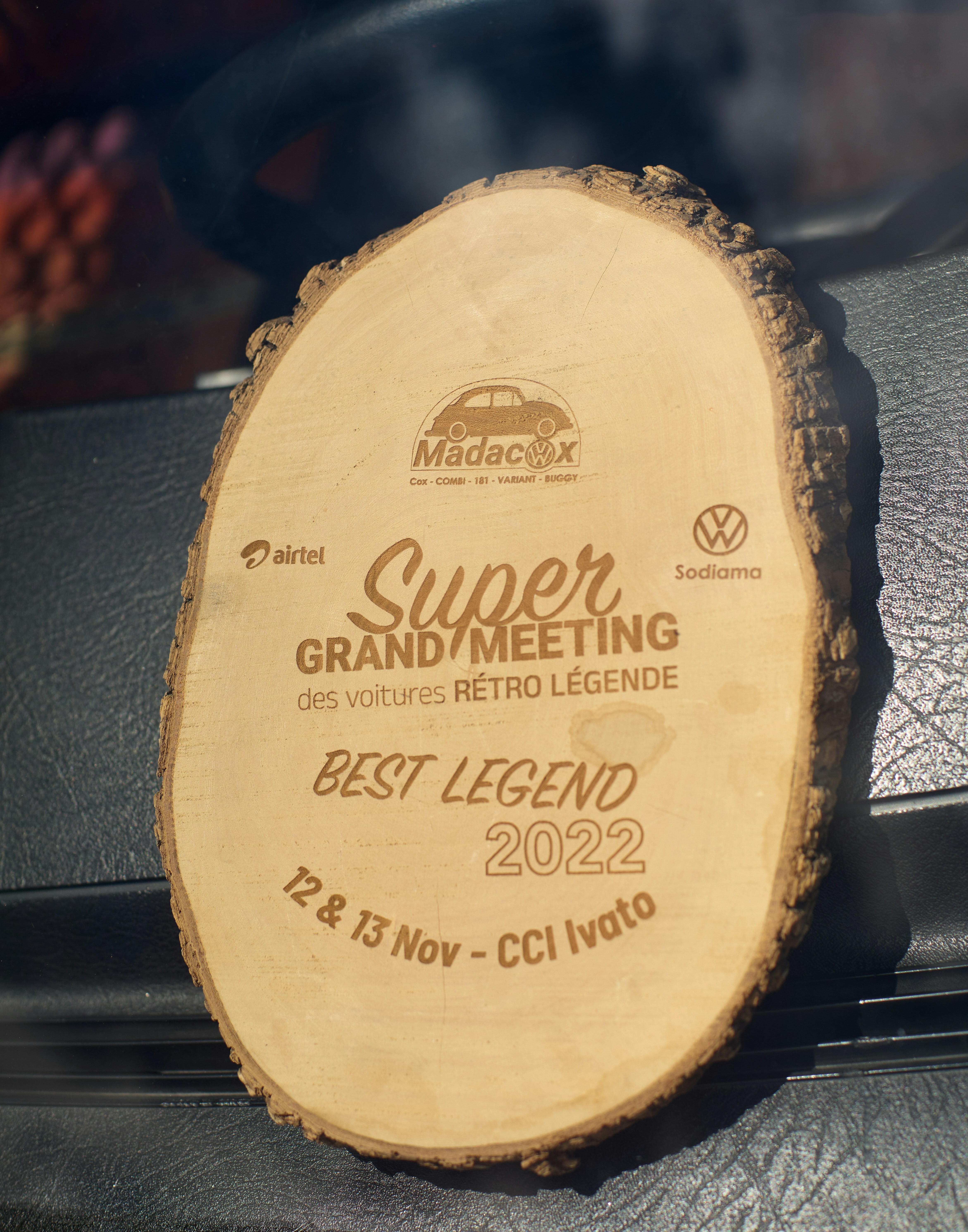 Wooden plaque for super grand meeting des voitures rétro légende