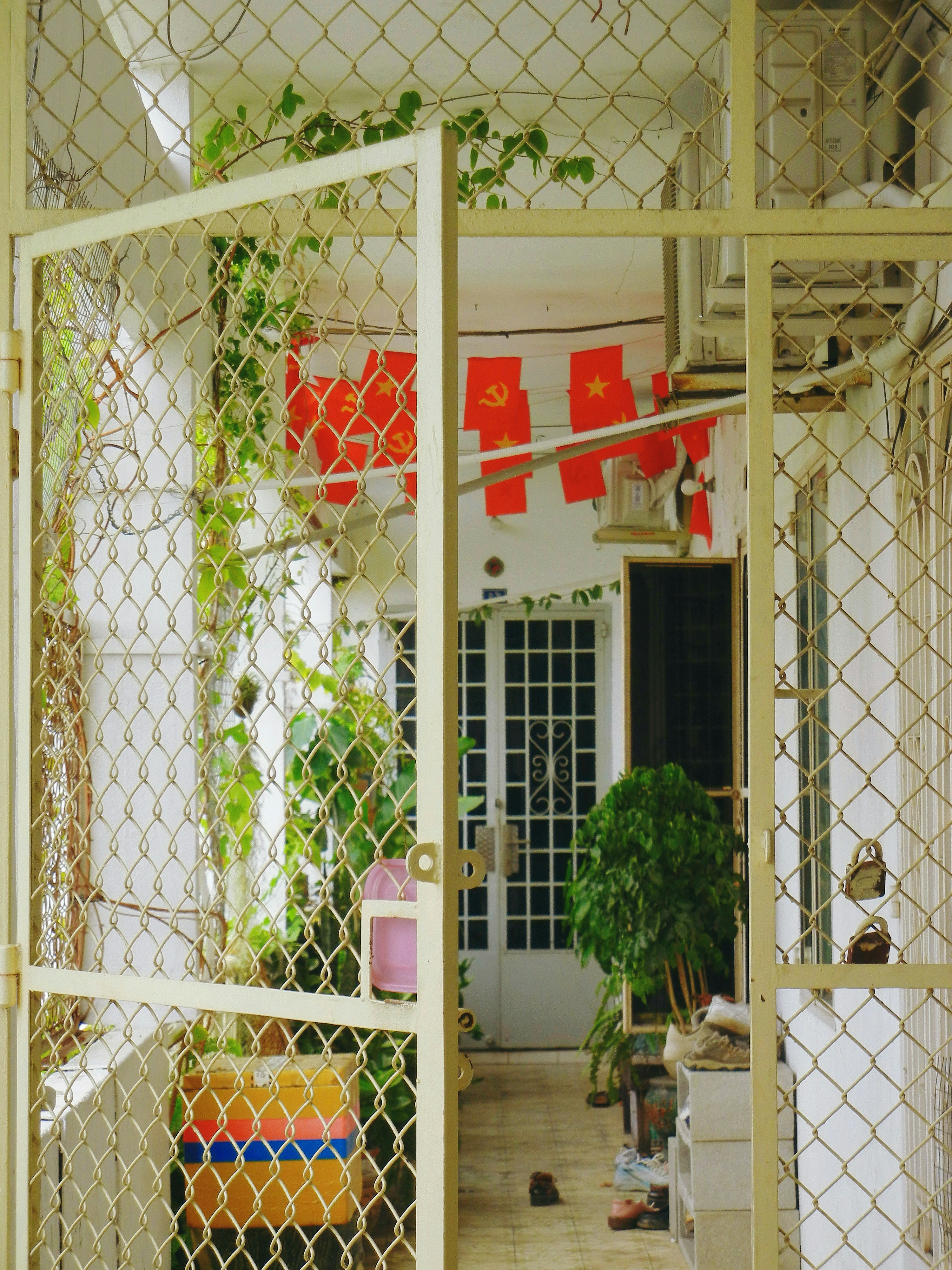 farmhouse chandelier entryway, wallpaper, Luxury Farmhouse Chandelier: Illuminate Your Entryway 2