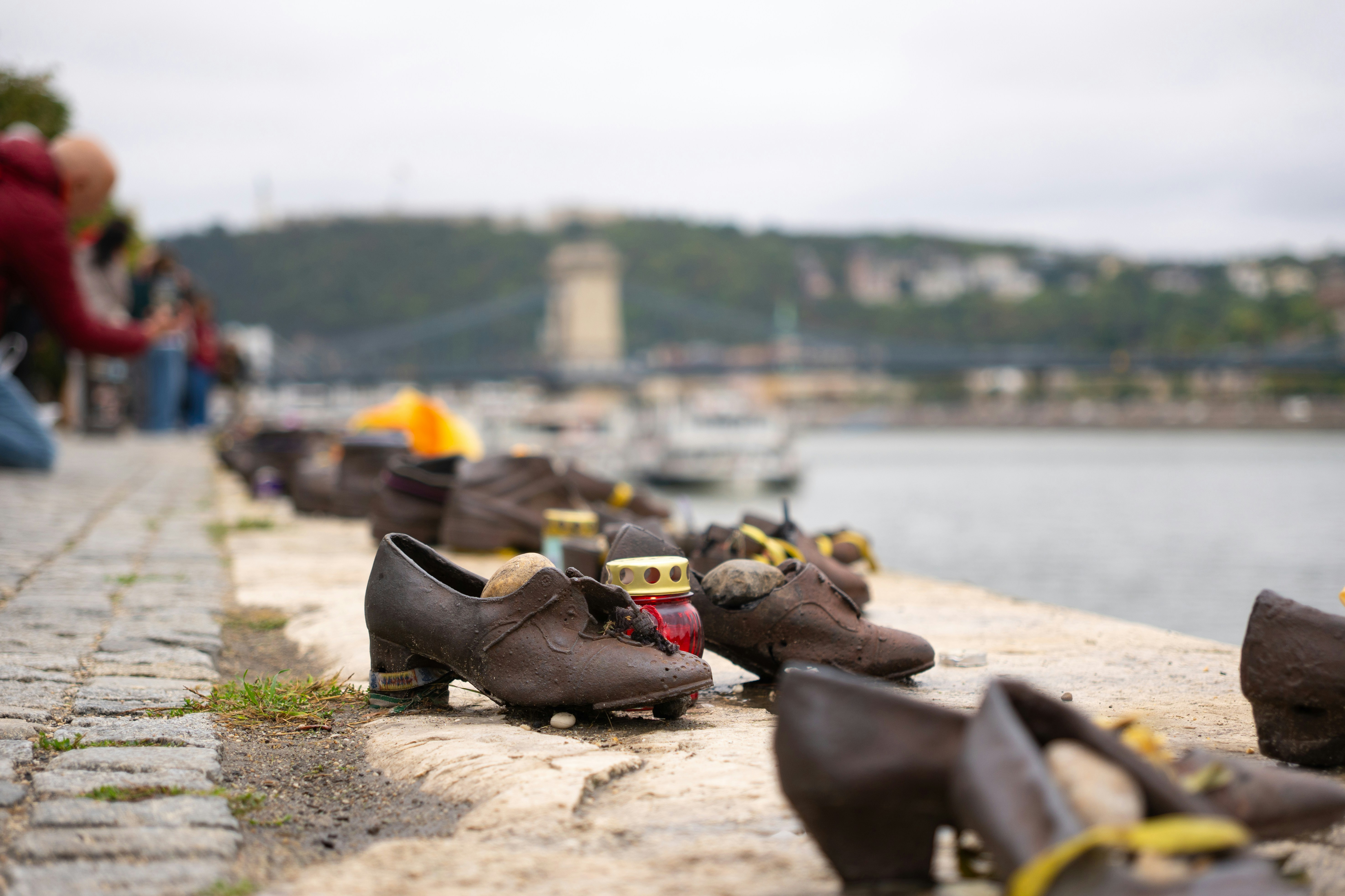 Scarpe sul memoriale della Banca del Danubio a Budapest