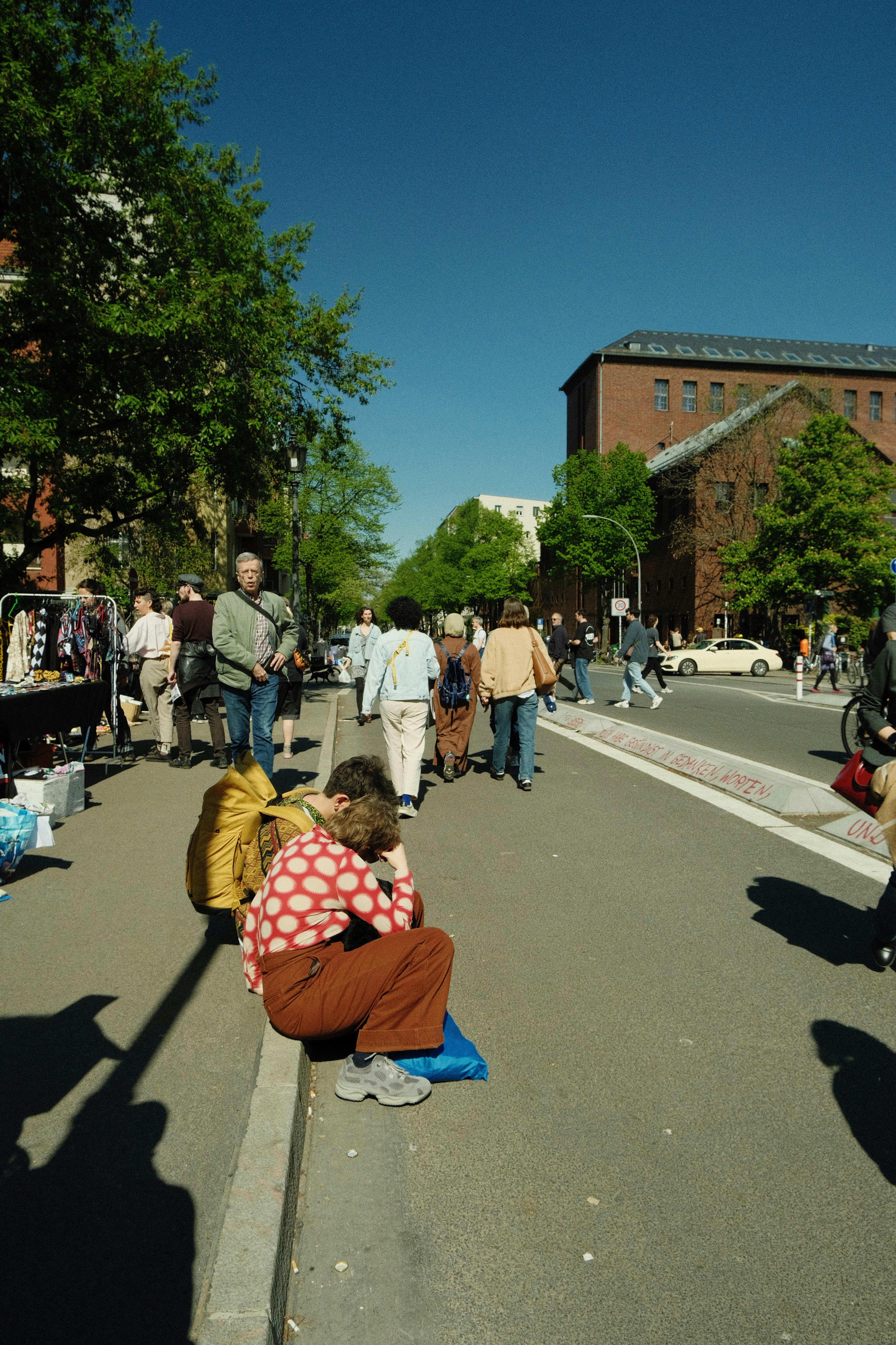 Image d'une diversité culturelle célébrée dans un espace public