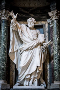 Marble statue of a bearded man holding keys.