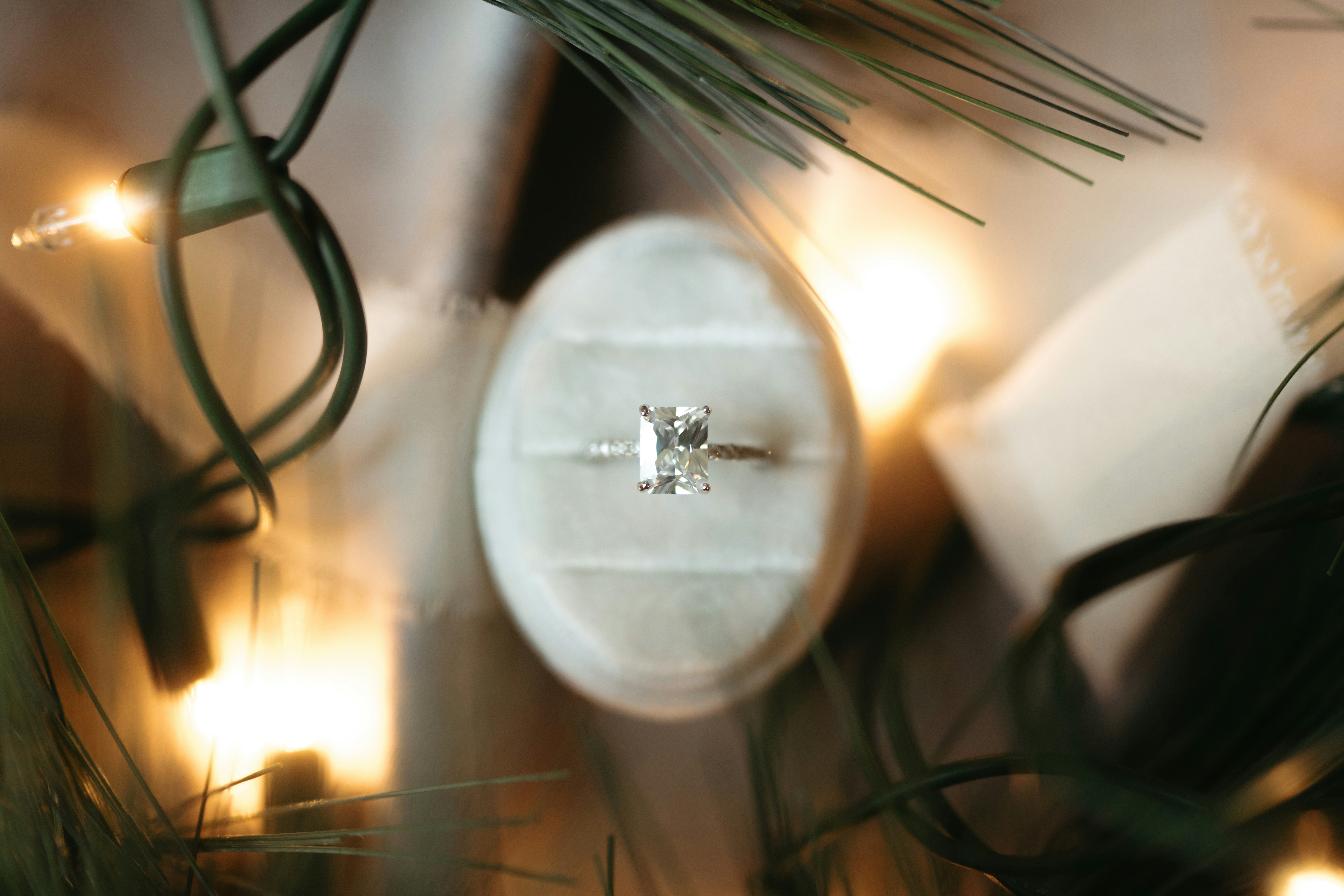 sparkling diamond ring - conflict free diamonds DC